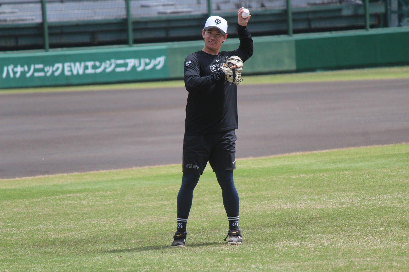 ジャイアンツ球場で練習する井上