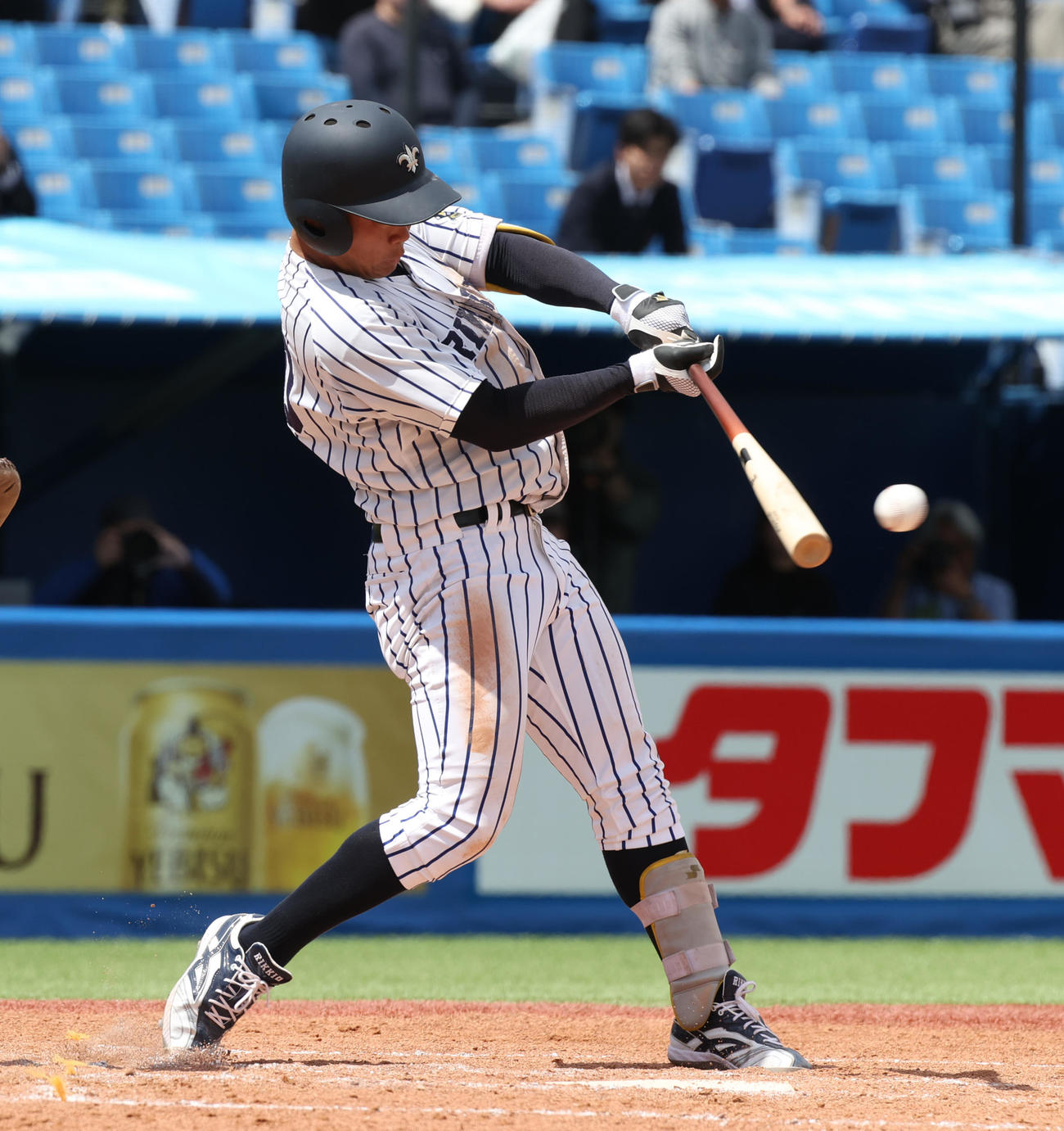 立大対慶大　2回表立大2死一、三塁、西川は左前に適時打を放つ（撮影・柴田隆二）