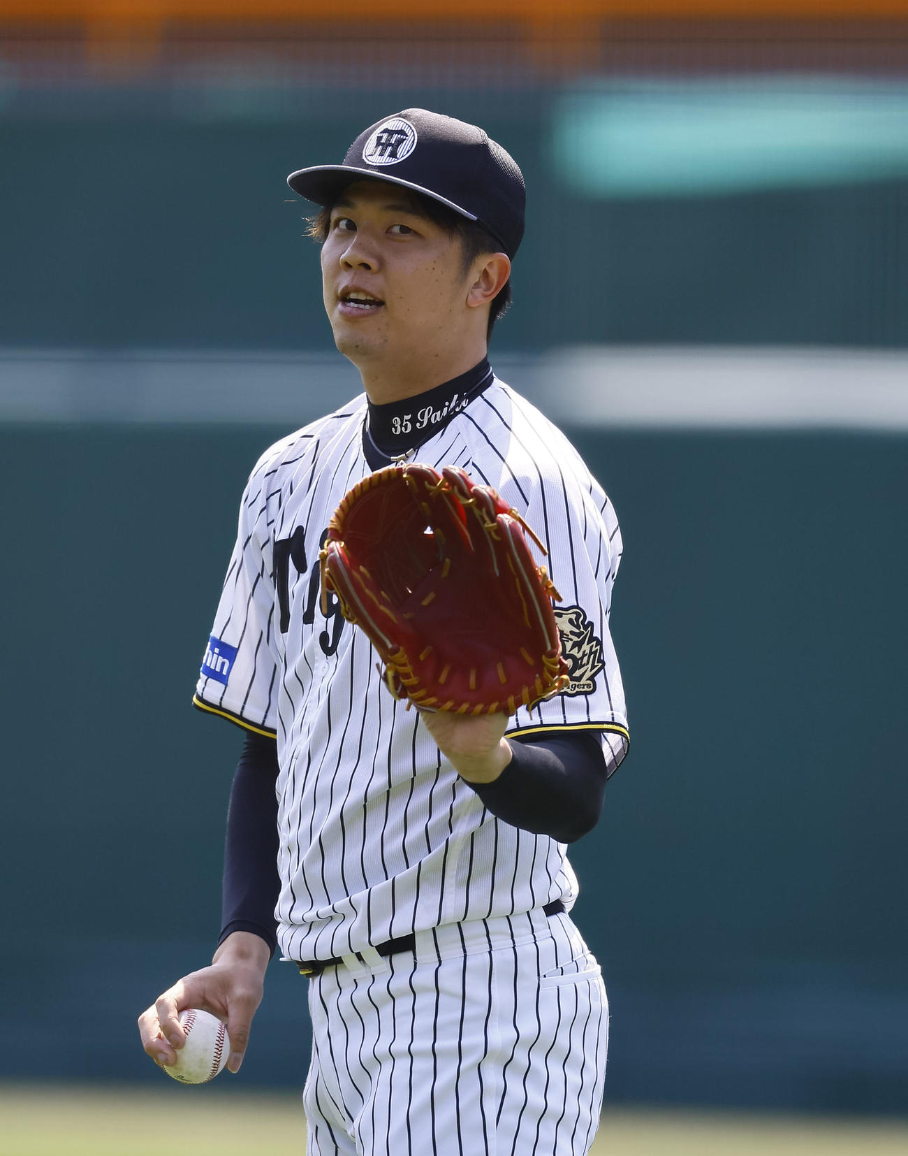キャッチボールをする阪神才木（撮影・藤尾明華）