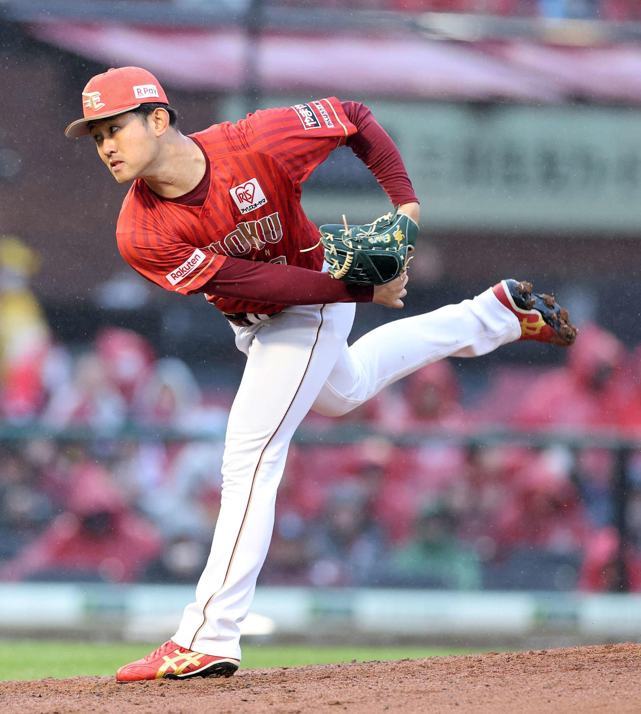 楽天対オリックス　力投する楽天3番手の江原（撮影・鈴木正人）　