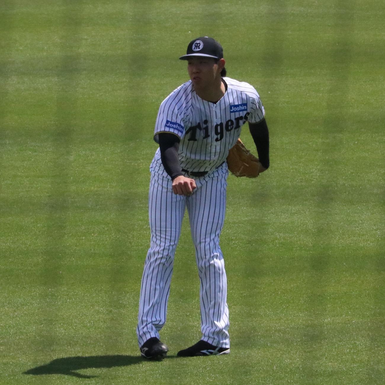 阪神工藤がキャッチボールを行う（撮影・林亮佑）