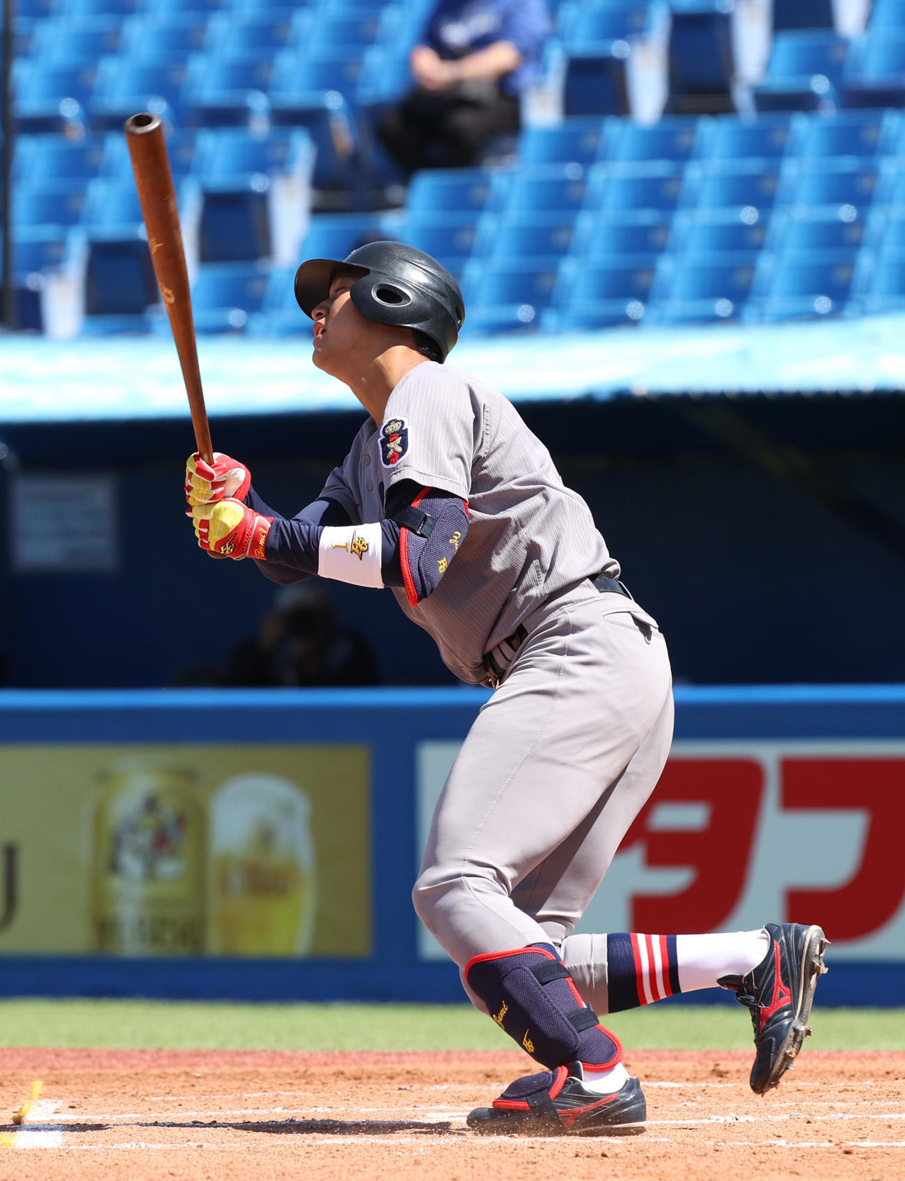 慶大対立大　1回表慶大1死一、二塁、今泉は左越えに本塁打を放つ（撮影・柴田隆二）
