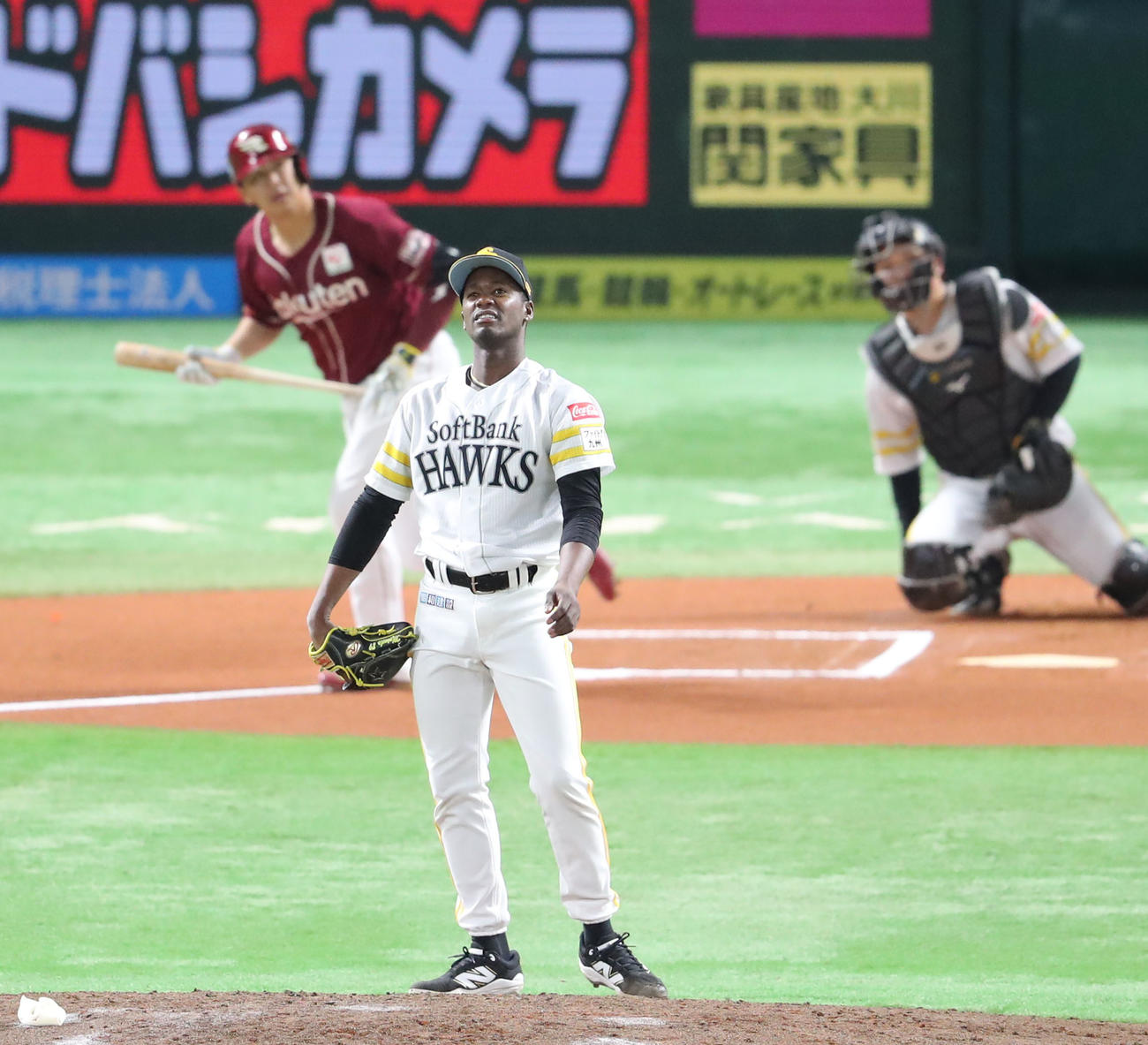 ソフトバンク対楽天　6回表楽天1死、浅村に左越え先制本塁打を浴びたモイネロ（撮影・梅根麻紀）