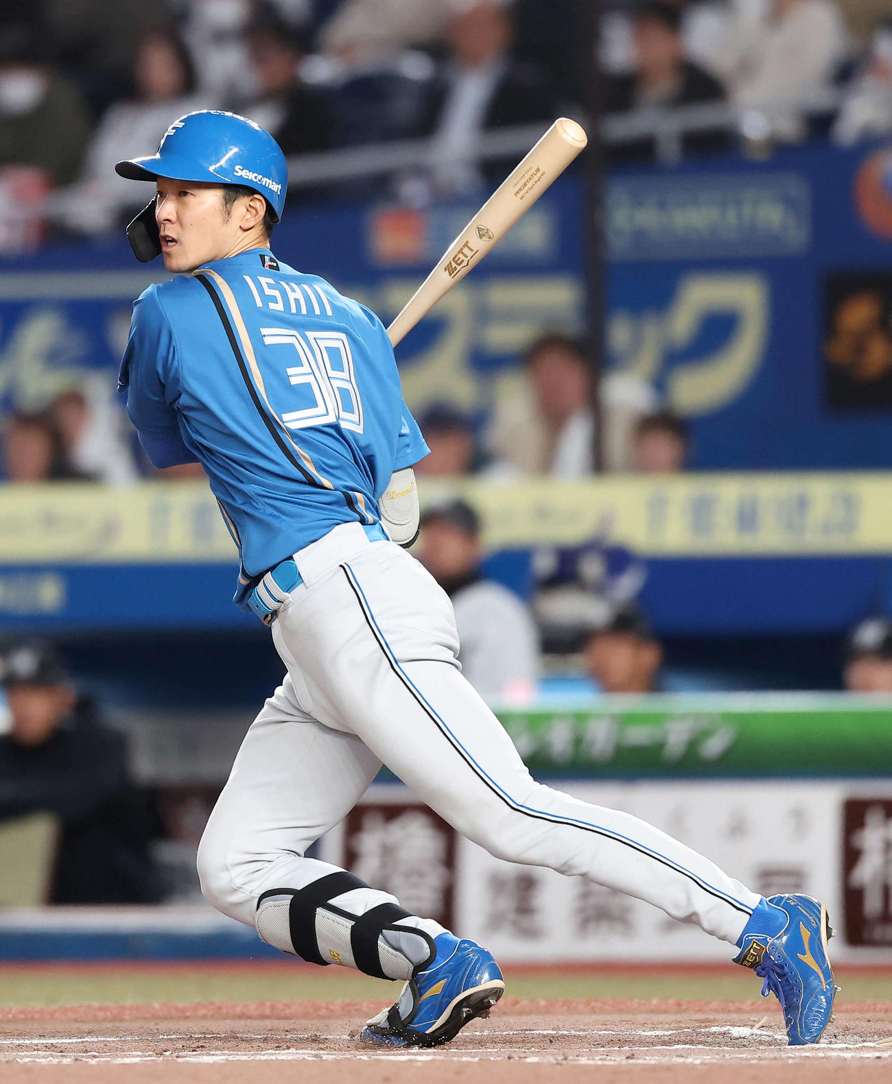 ロッテ対日本ハム　6回表1死満塁、左前適時打を放つ石井（撮影・河田真司）