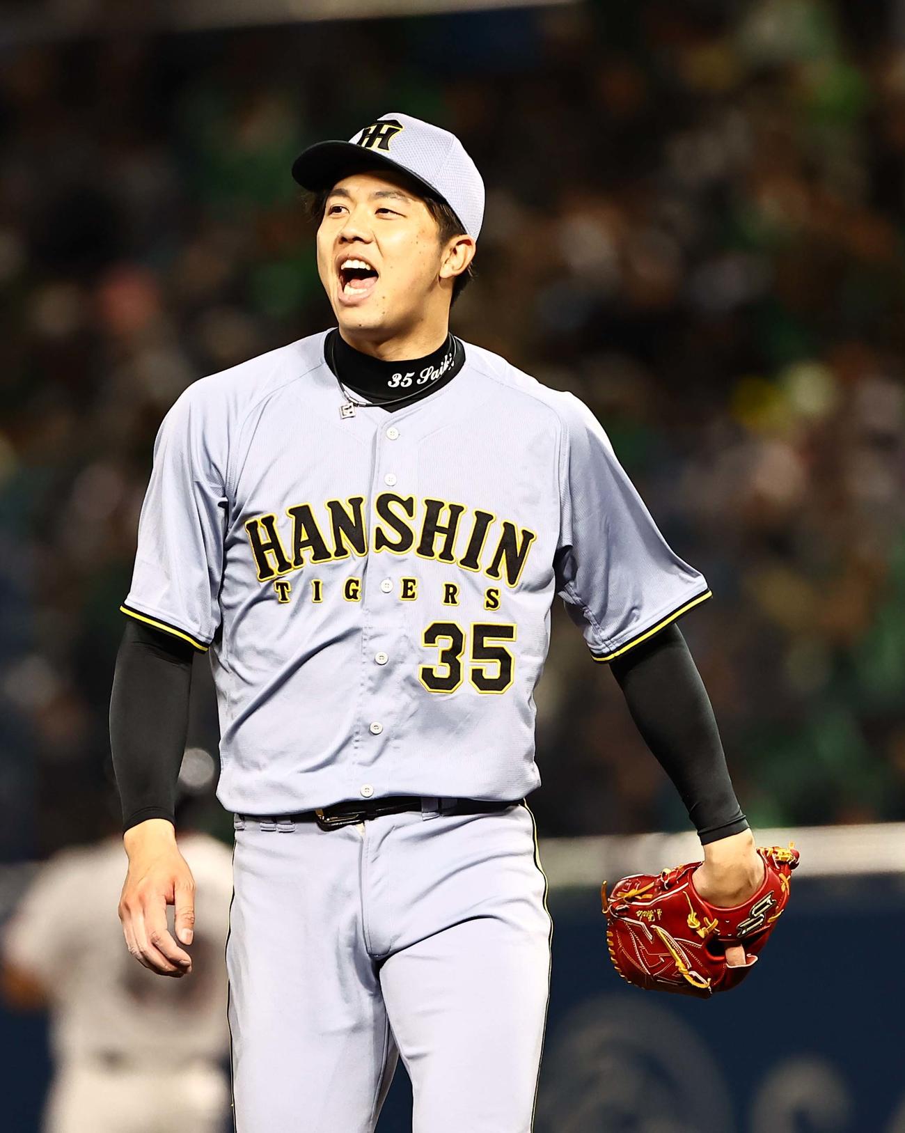 ヤクルト対阪神　好投する才木は笑顔を見せる（撮影・上田博志）