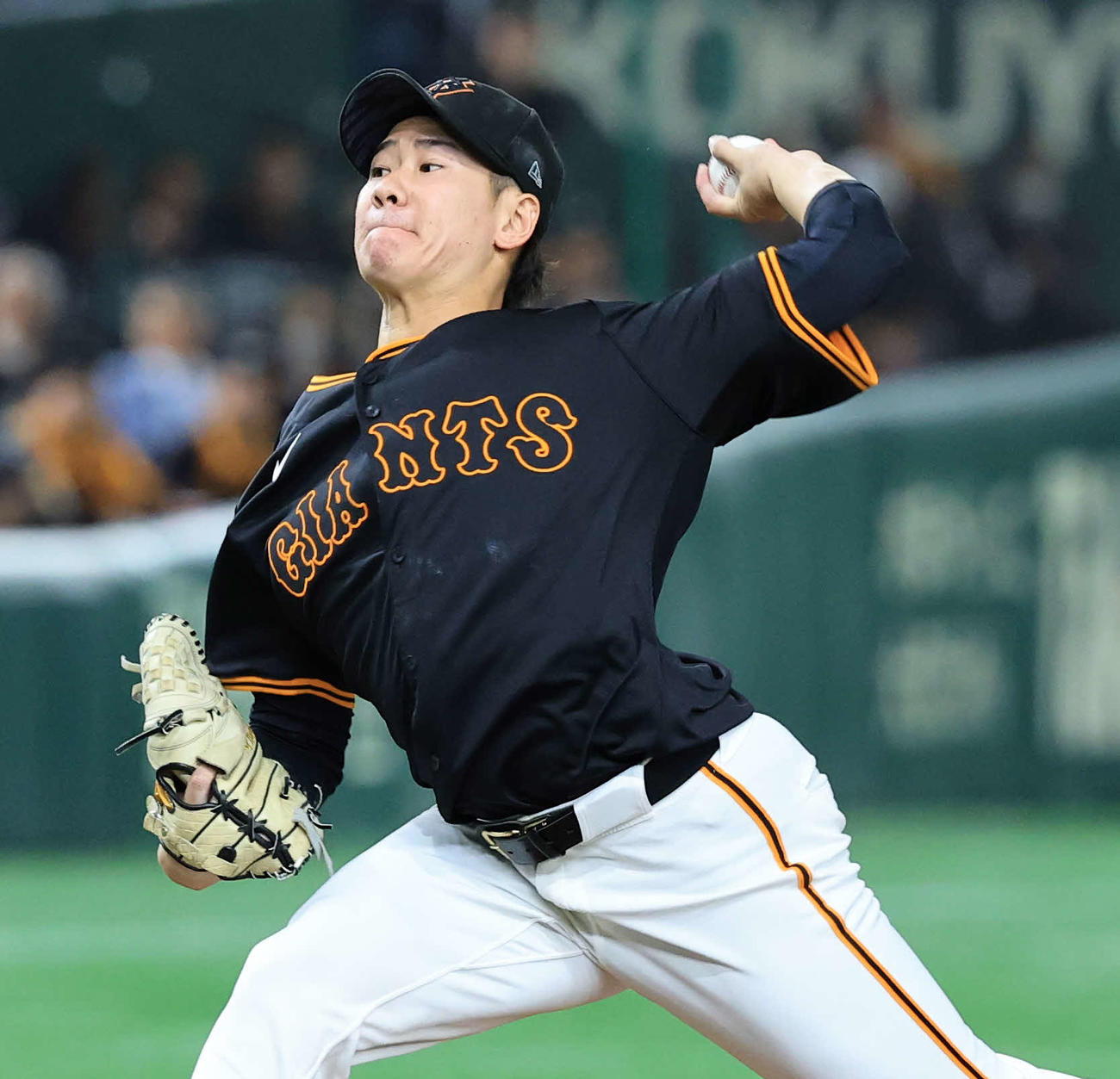 巨人対DeNA　力投する巨人先発の井上（撮影・浅見桂子）