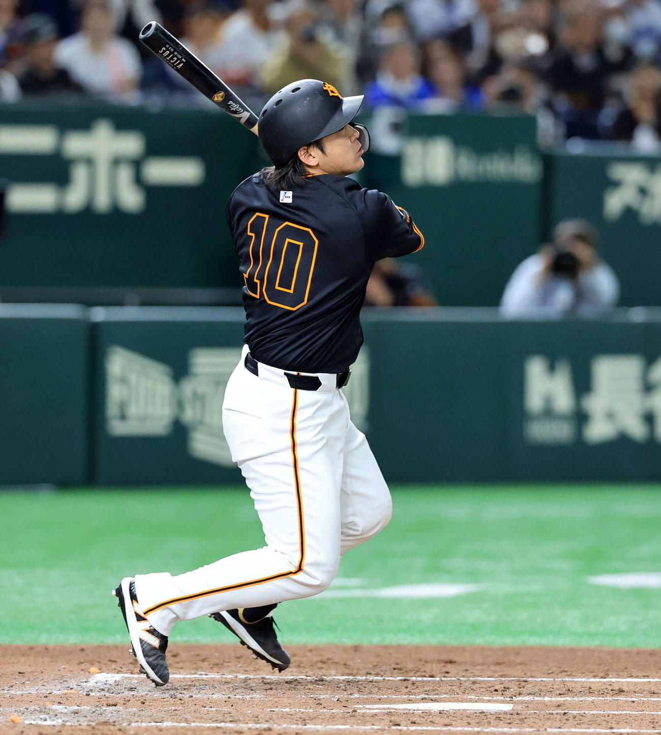 巨人対DeNA 3回裏巨人1死一、三塁、甲斐は先制適時打を放つ（撮影・浅見桂子）
