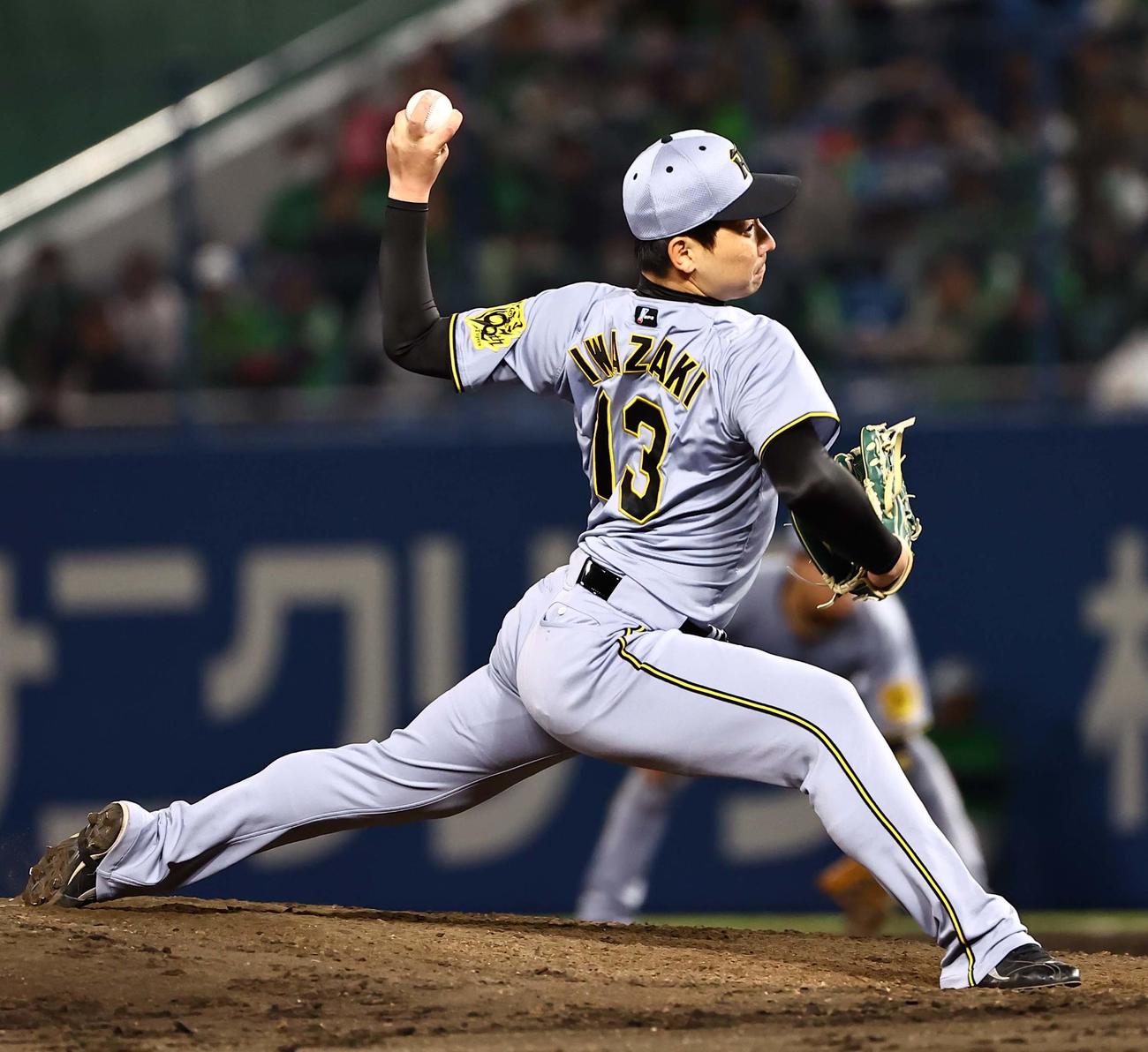ヤクルト対阪神　阪神4番手の岩崎（撮影・上田博志）