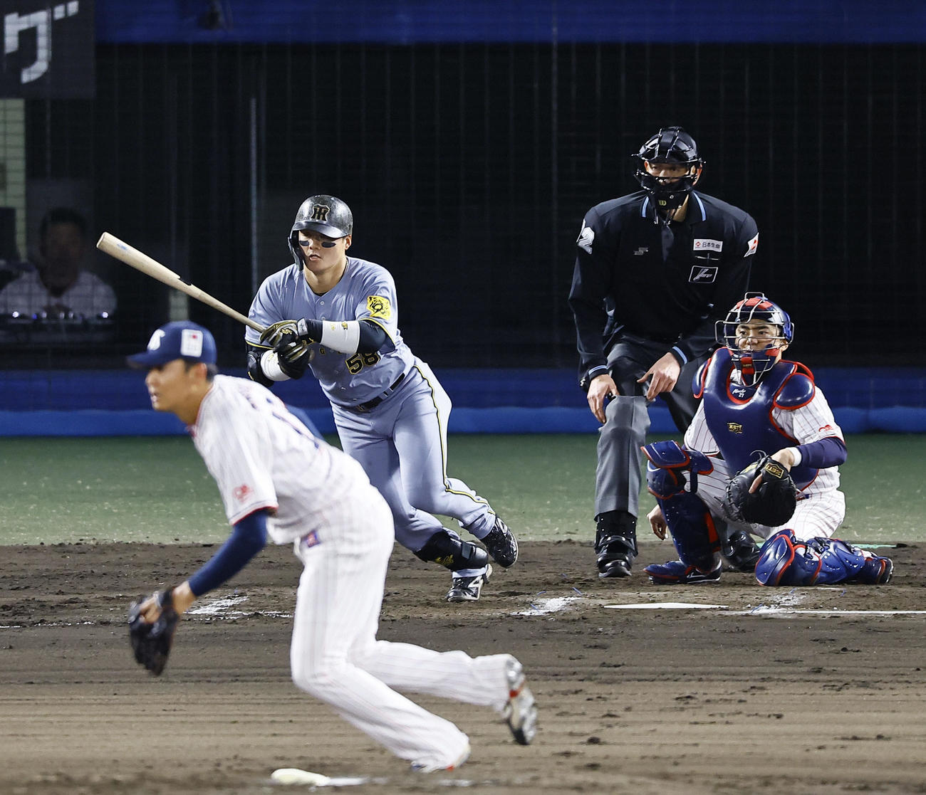 ヤクルト対阪神　6回表阪神1死一塁、前川は右前打を放つ（撮影・藤尾明華）