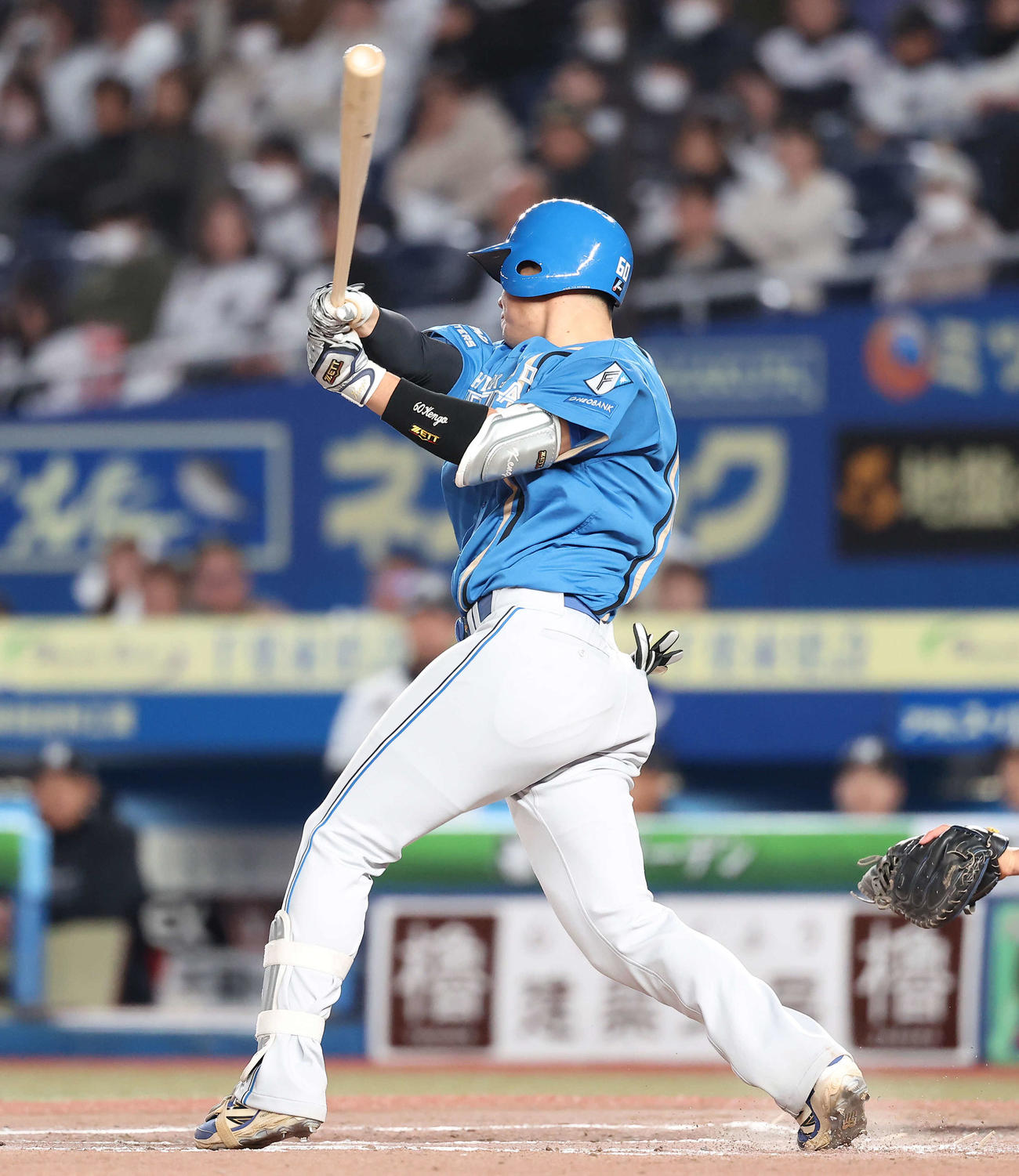ロッテ対日本ハム　6回表1死満塁、3点適時三塁打を放つ吉田（撮影・河田真司）