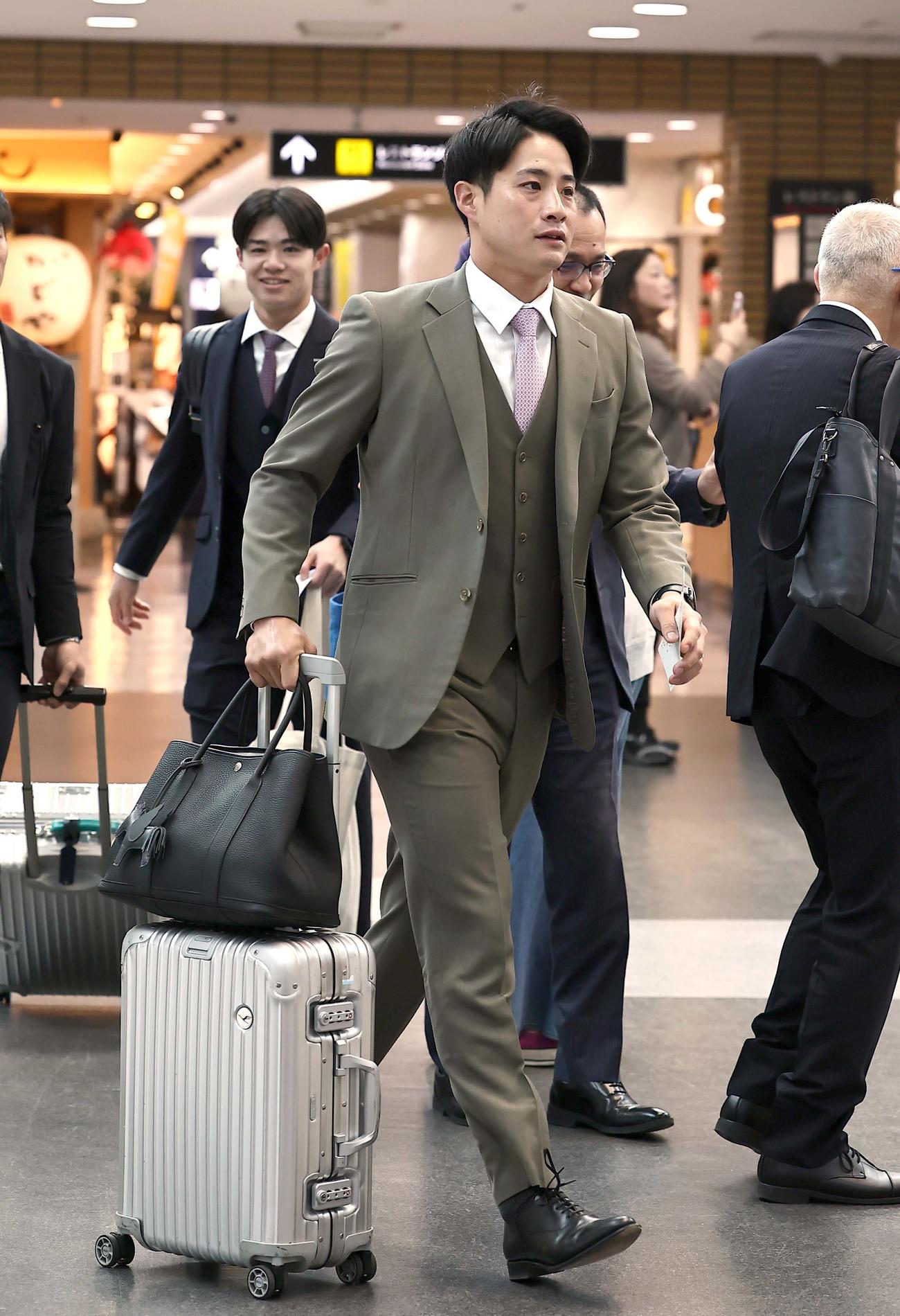 木浪は松山から東京へ向かう（撮影・上田博志）