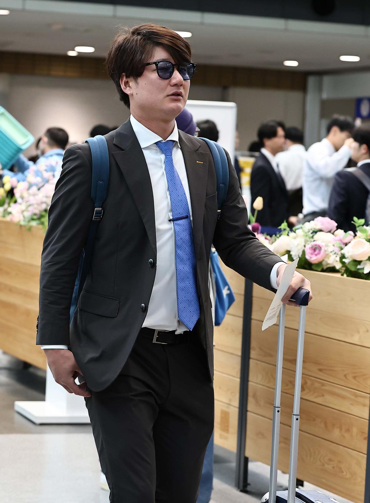 渡辺は松山から東京へ向かう（撮影・上田博志）