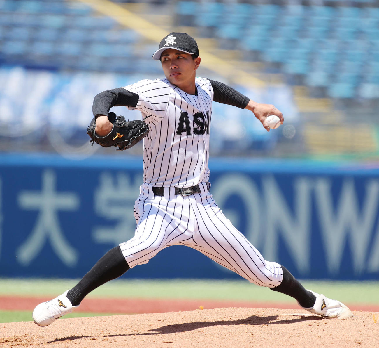 亜大対中大　先発した亜大・山城（撮影・柴田隆二）