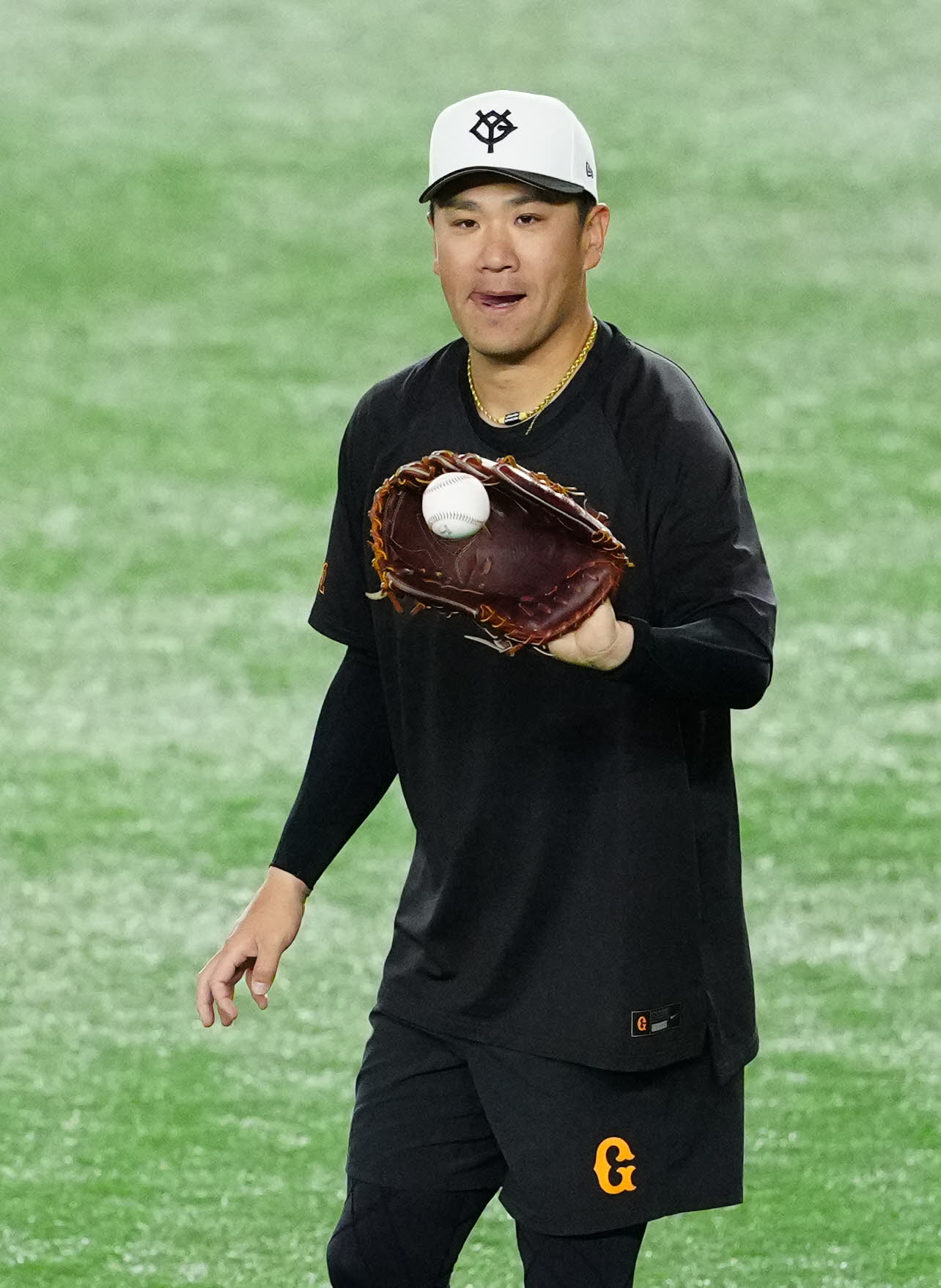 巨人対DeNA　試合前練習でキャッチボールする巨人田中将（撮影・江口和貴）