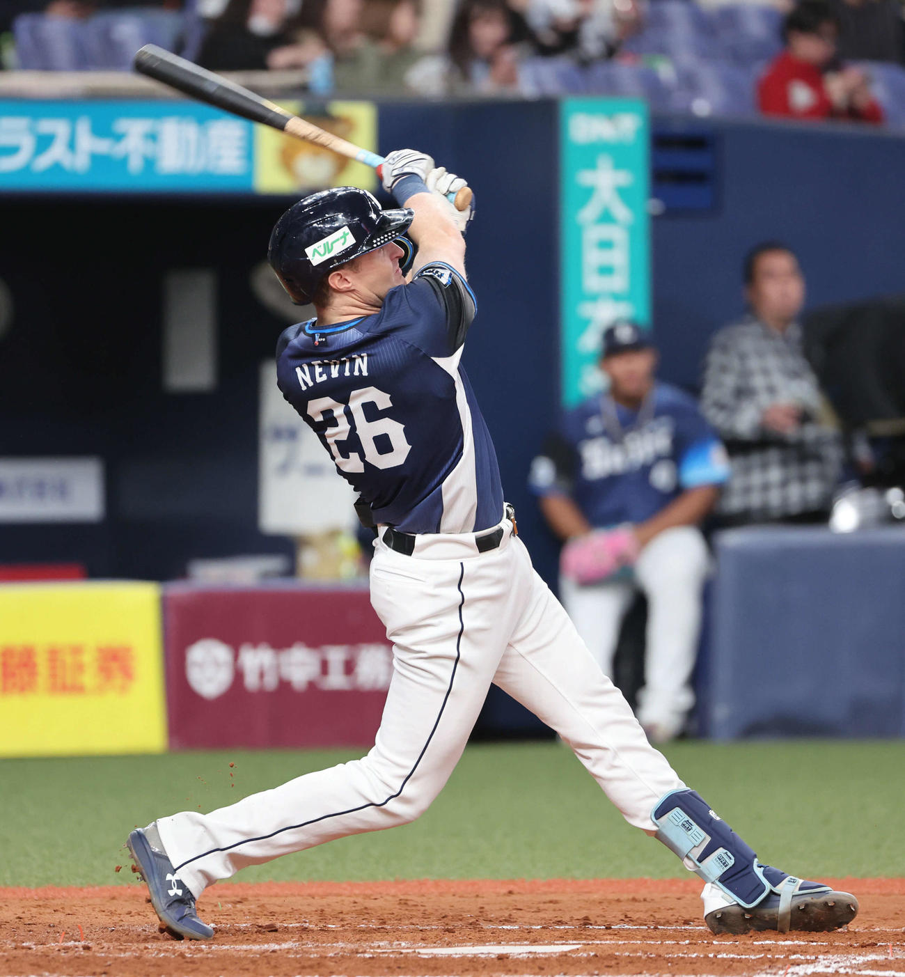 オリックス対西武　3回表西武2死、ネビンは左中間に本塁打を放つ（撮影・西尾就之）