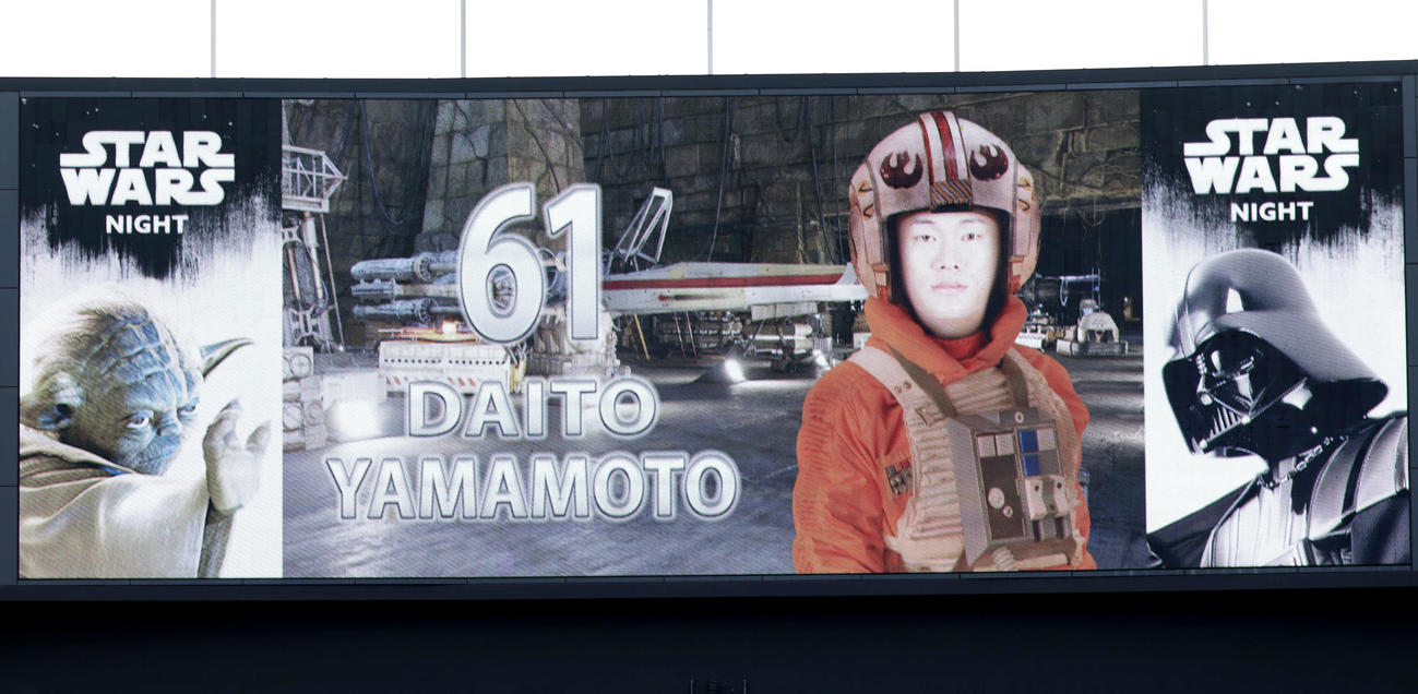ロッテ対日本ハム　山本の紹介ビジョン（撮影・河田真司）