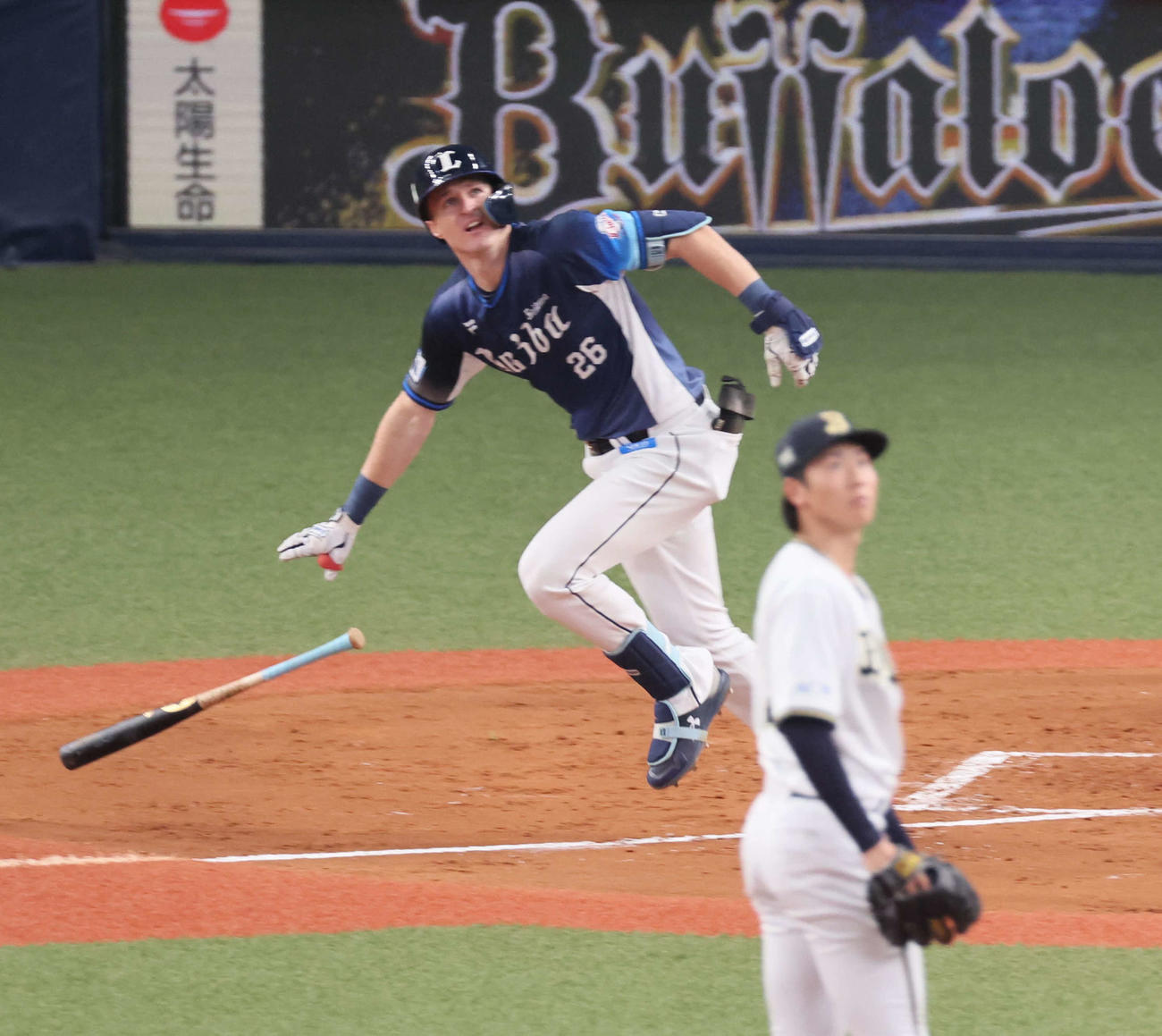 オリックス対西武　3回表西武二死タイラー・ネビンは左中間に本塁打を放つ（撮影・佐藤奨真）