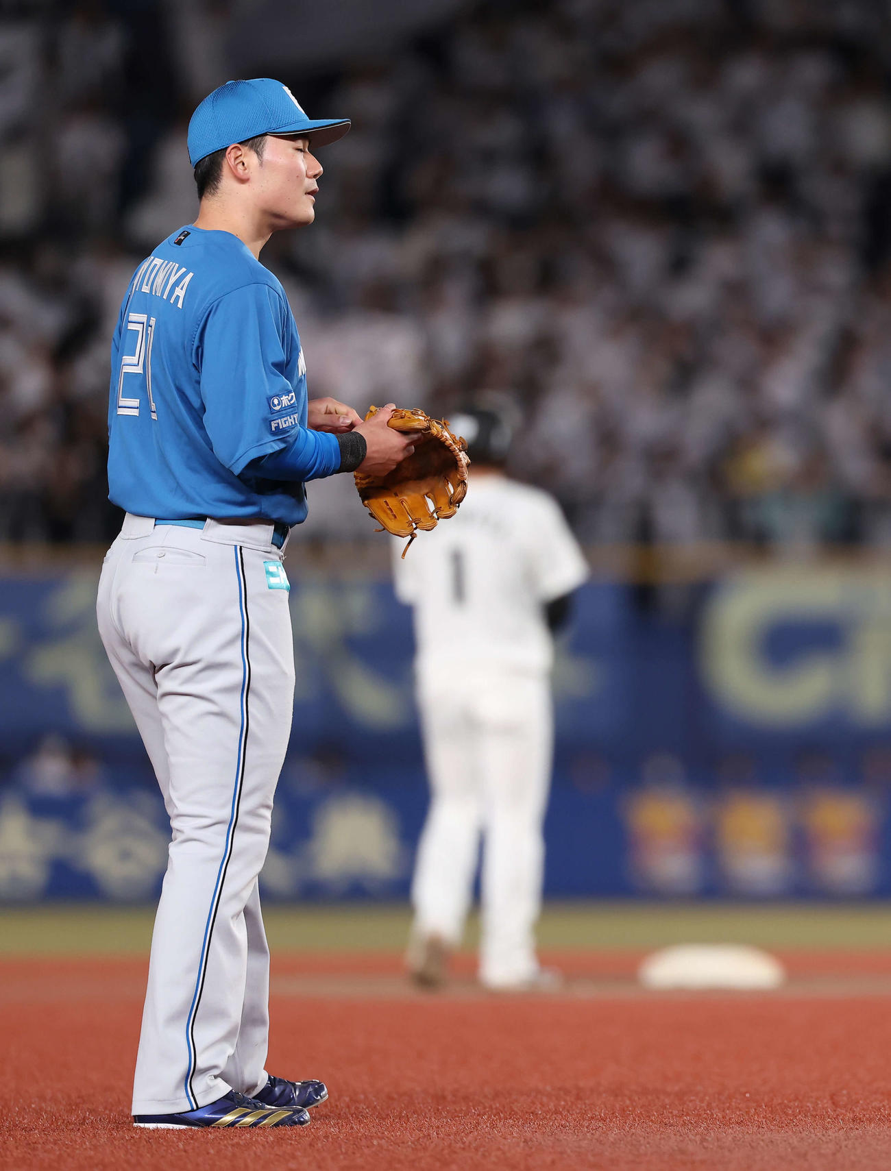 ロッテ対日本ハム　7回裏ロッテ1死、藤原の打球を悪送球し出塁を許す清宮（撮影・河田真司）