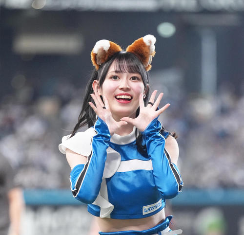 ファイターズガール橋本莉々花さん(撮影・足立雅史)