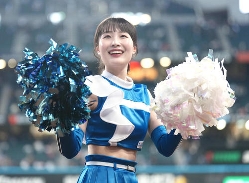 ファイターズガール尾崎真理子さん(撮影・足立雅史)