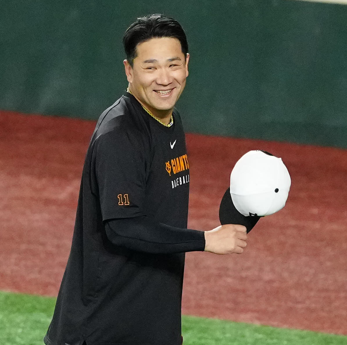 巨人対DeNA　試合前練習中、笑顔を見せる巨人田中将（2025年4月16日撮影）
