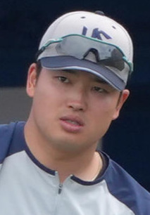 試合前、練習に臨むヤクルト村上（撮影・足立雅史）