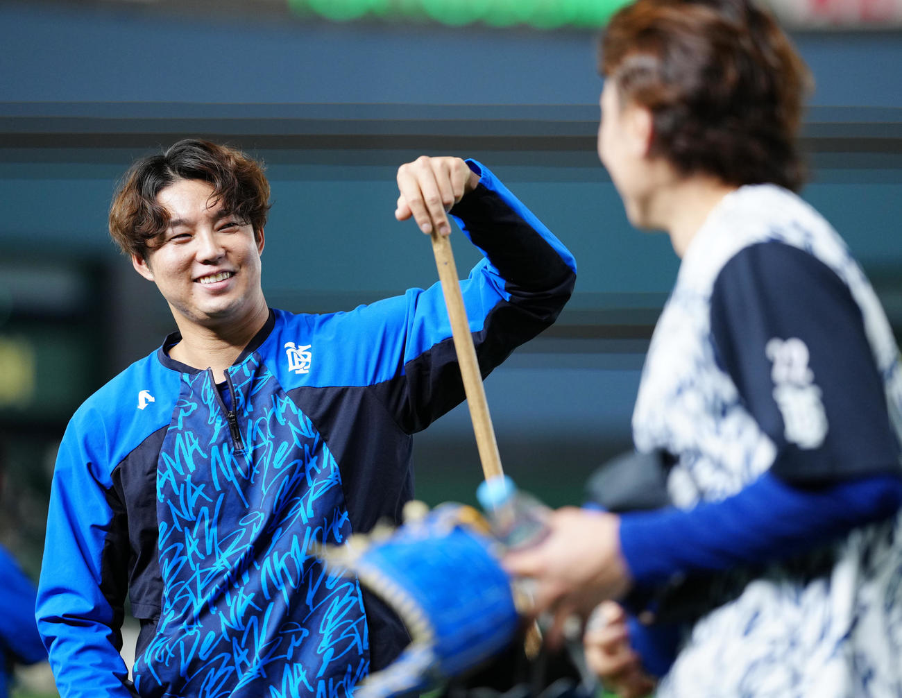 巨人対DeNA　試合前、1軍に合流したDeNA森原（撮影・江口和貴）