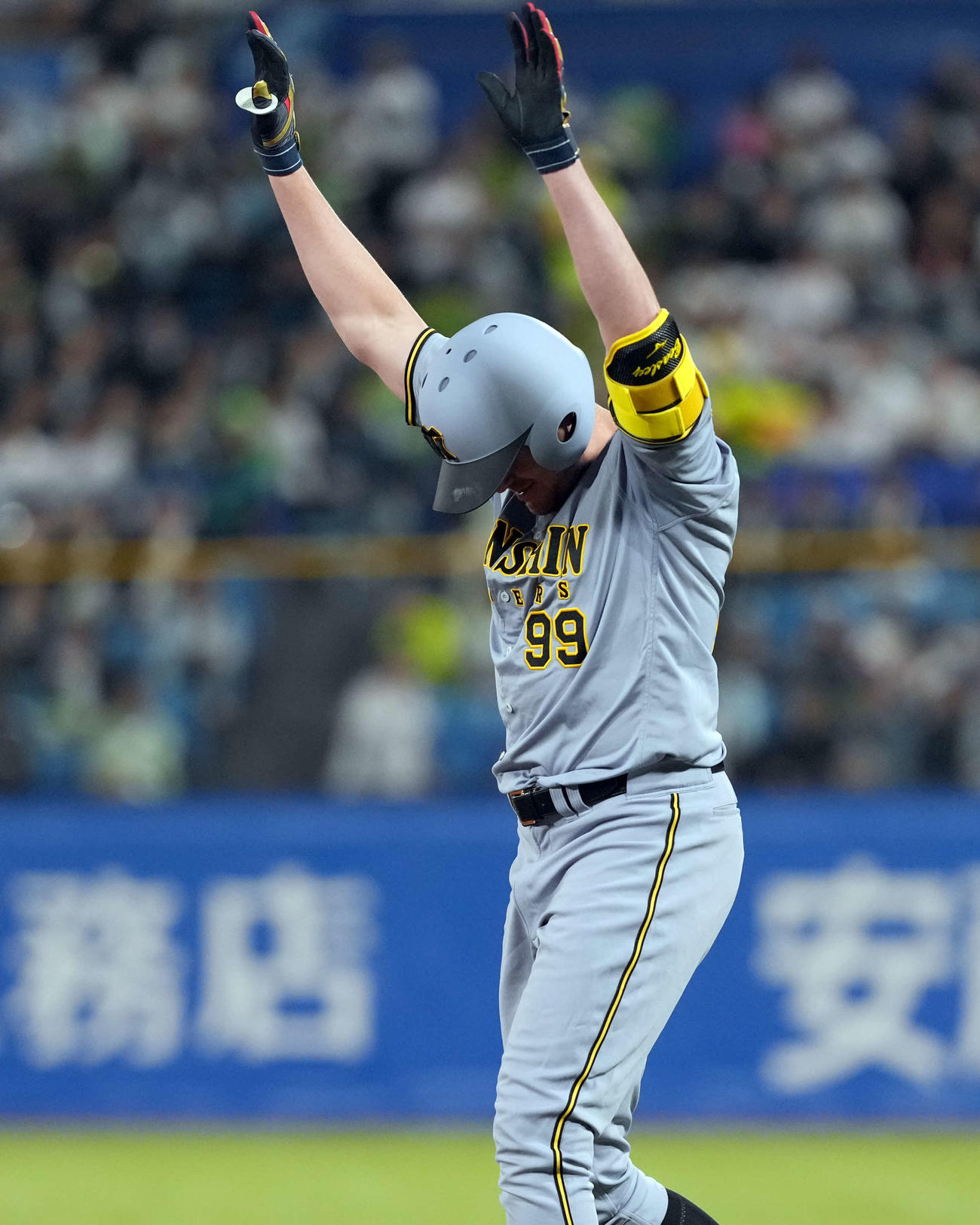 ヤクルト対阪神　2回表阪神2死二塁、中前打を放ったビーズリー（撮影・たえ見朱実）
