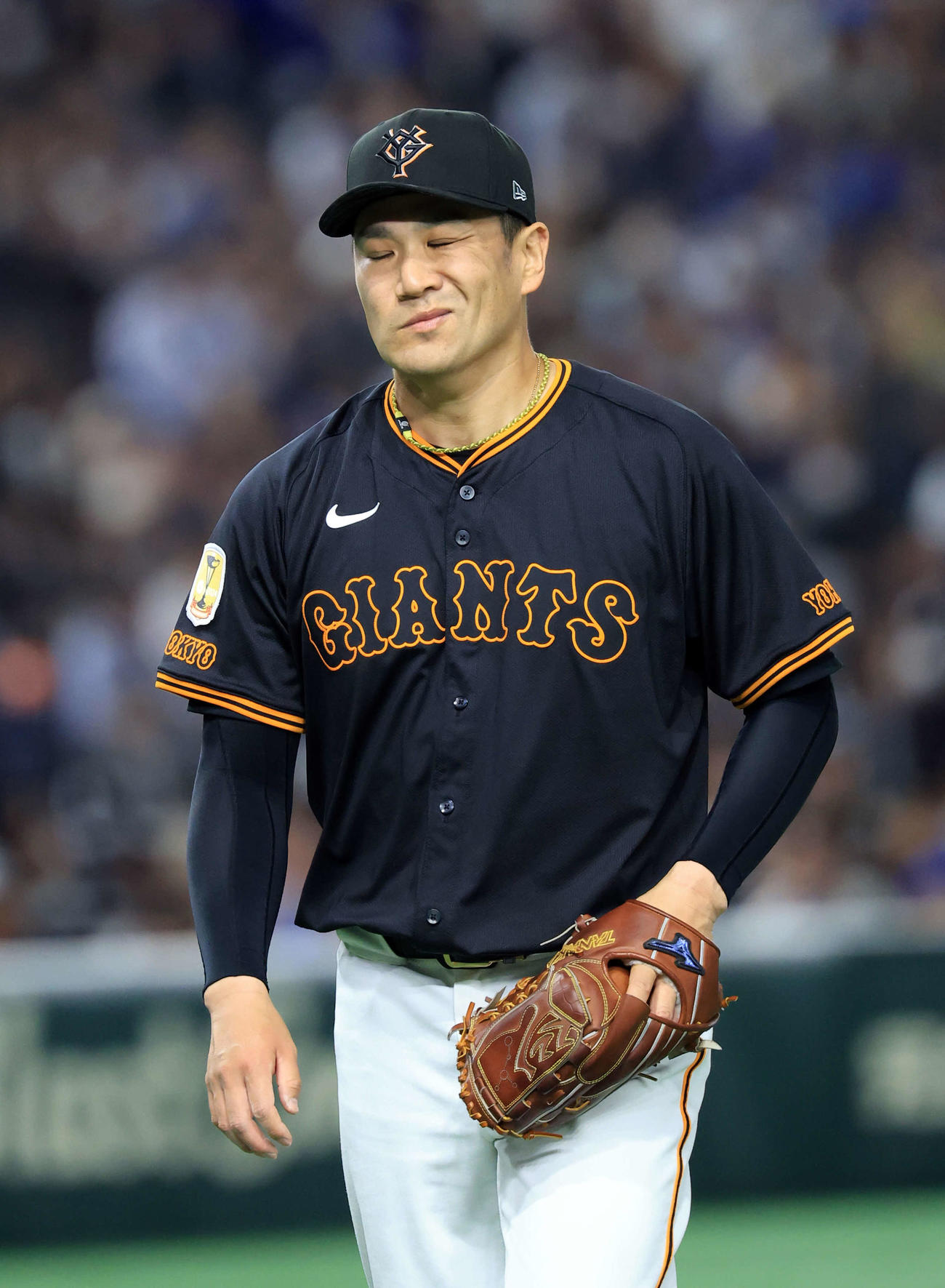 巨人対DeNA 1回表DeNAに2点を許し、悔しそうに引き揚げる田中将（撮影・浅見桂子）
