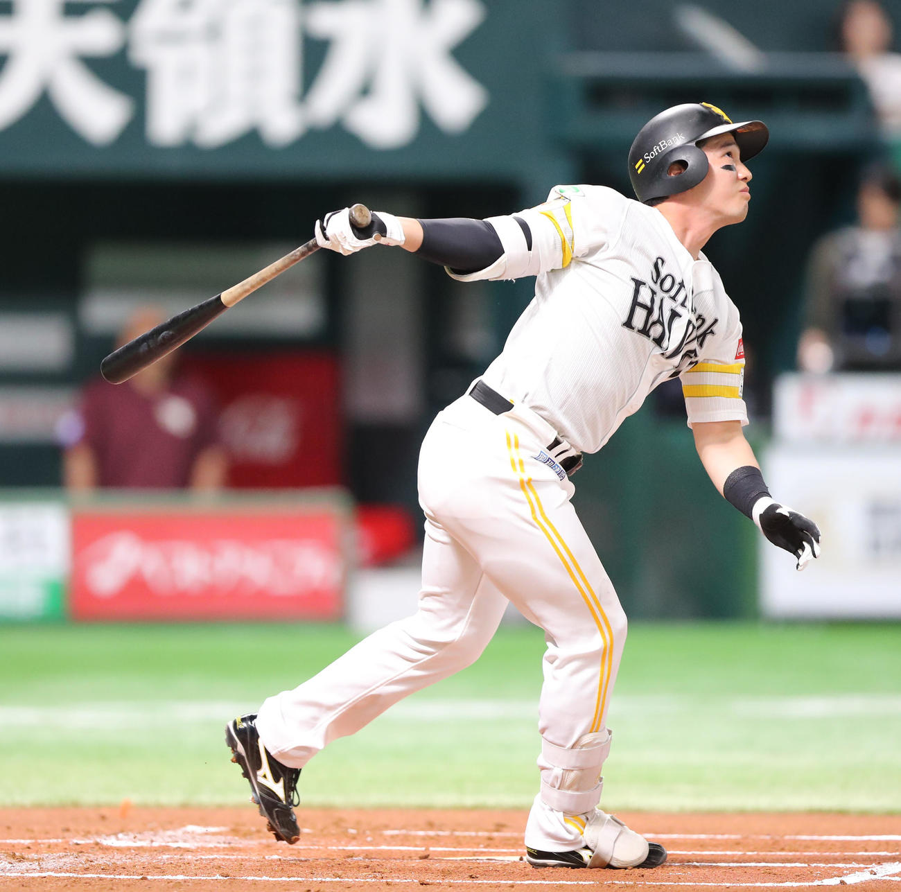 ソフトバンク対楽天　1回裏ソフトバンク1死二塁、栗原は右飛に終わる（撮影・梅根麻紀