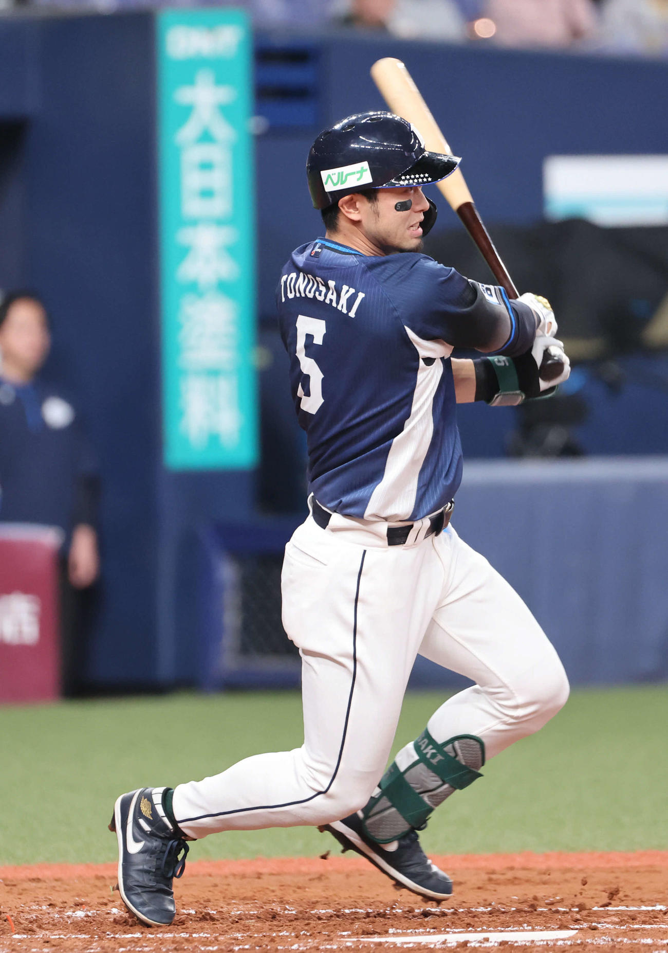 オリックス対西武　3回表西武2死満塁、外崎は中前適時打を放つ（撮影・西尾就之）