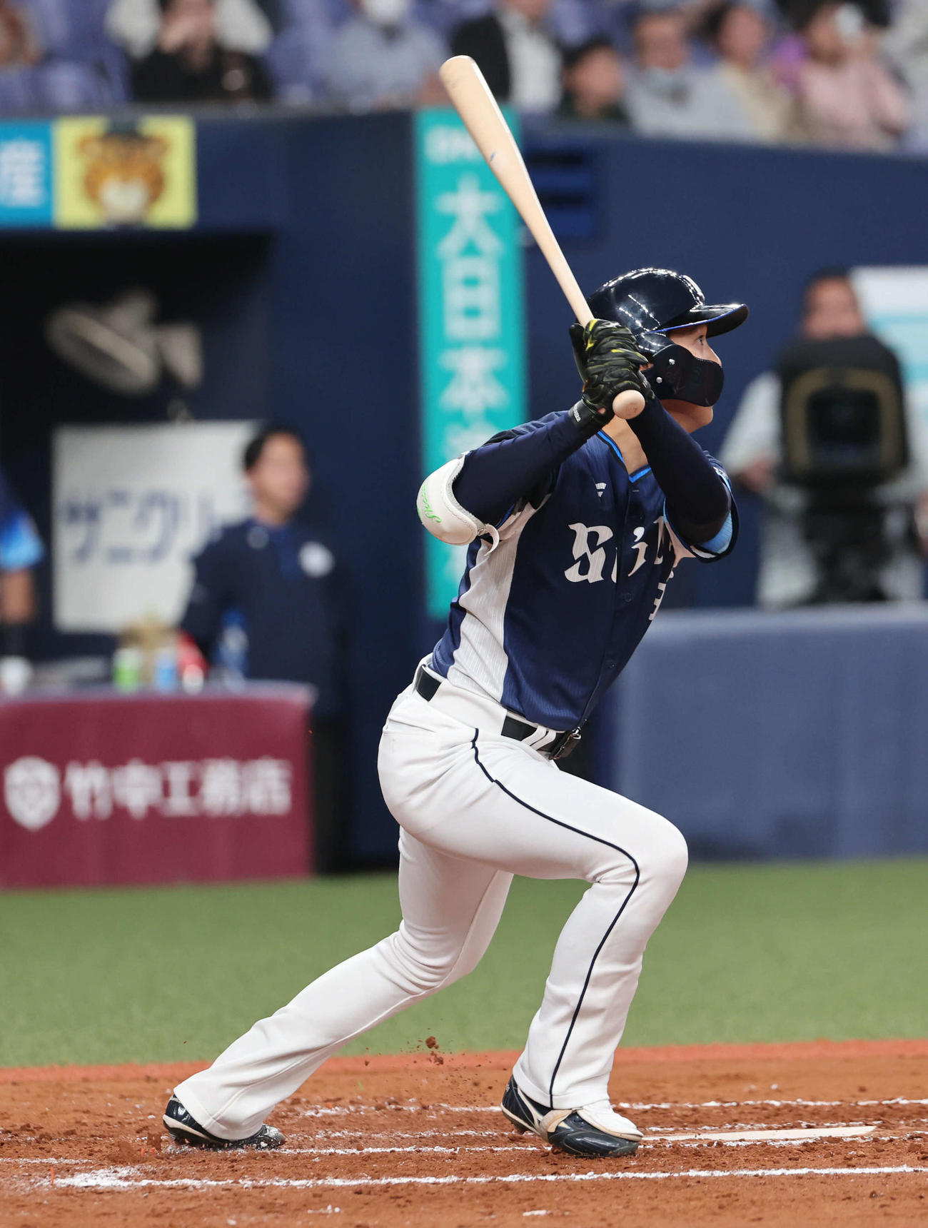 オリックス対西武　7回表西武2死一、三塁、平沼は中前適時打を放つ（撮影・西尾就之）