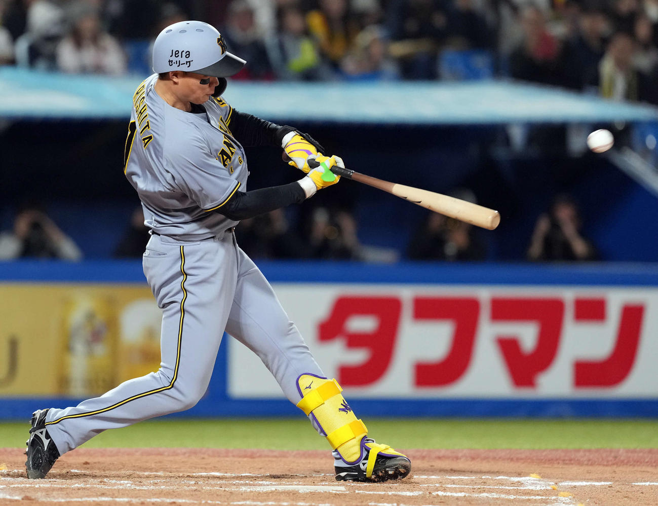 ヤクルト対阪神　8回表阪神無死二塁、左翼線に適時打を放つ森下（撮影・たえ見朱実）