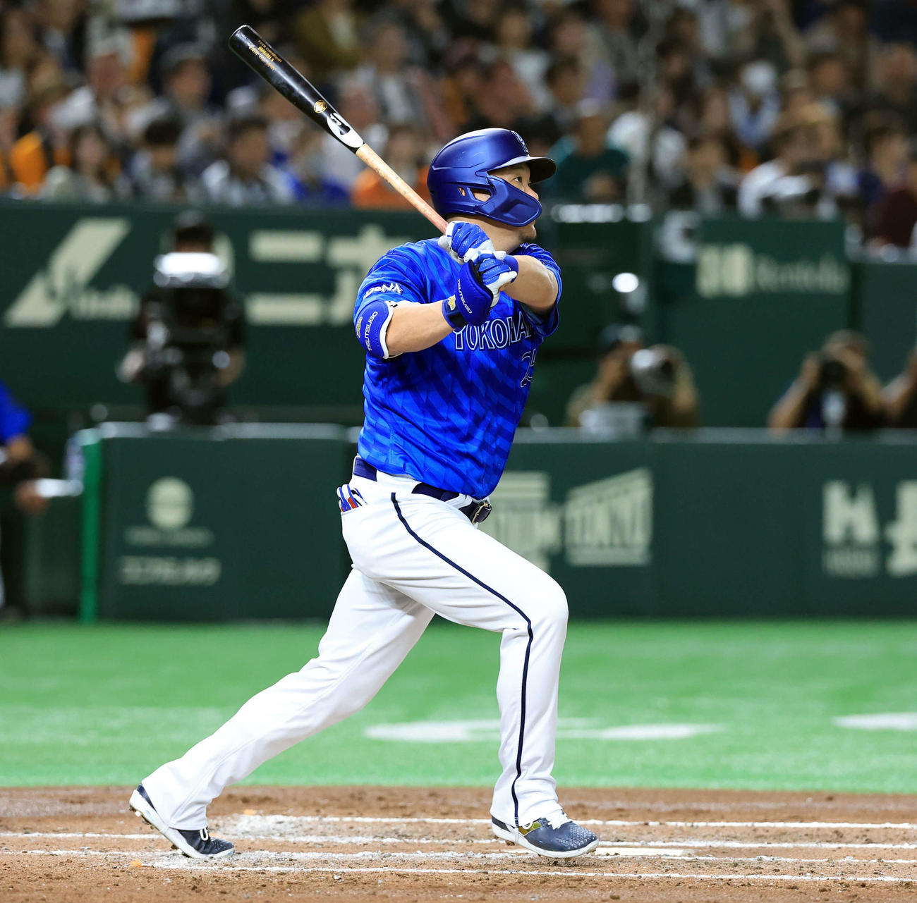 巨人対DeNA 3回表DeNA1死、筒香は右越えソロ本塁打を放つ（撮影・浅見桂子）