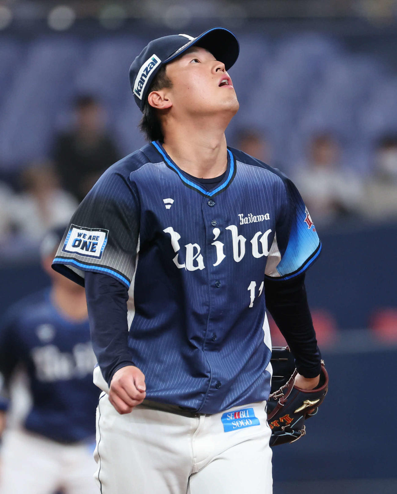 オリックス対西武　1回裏オリックス無死、先発の上田は山中に本塁打を打たれ打球を見送る（撮影・西尾就之）