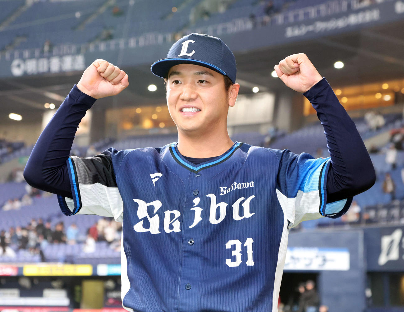 オリックス対西武　代打で決勝適時打を放った西武平沼はガッツポーズ（撮影・西尾就之）