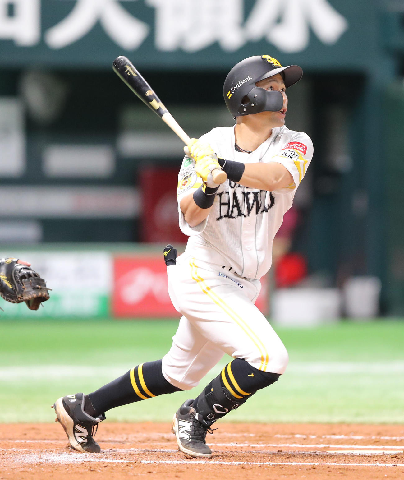 ソフトバンク対楽天　6回裏ソフトバンク2死一、二塁、中村は右越えに先制となる3点本塁打を放つ（撮影・梅根麻紀）