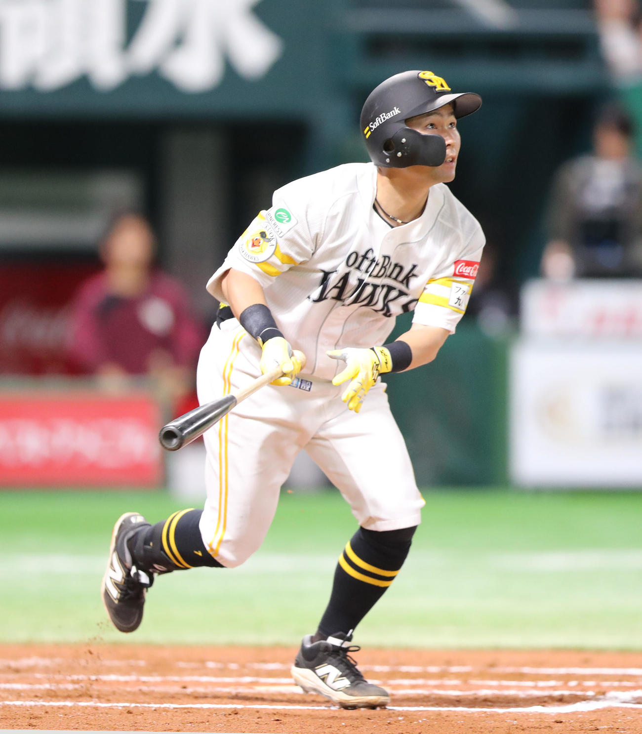 ソフトバンク対楽天　6回裏ソフトバンク2死一、二塁、中村は右越えに先制となる3点本塁打を放つ（撮影・梅根麻紀）