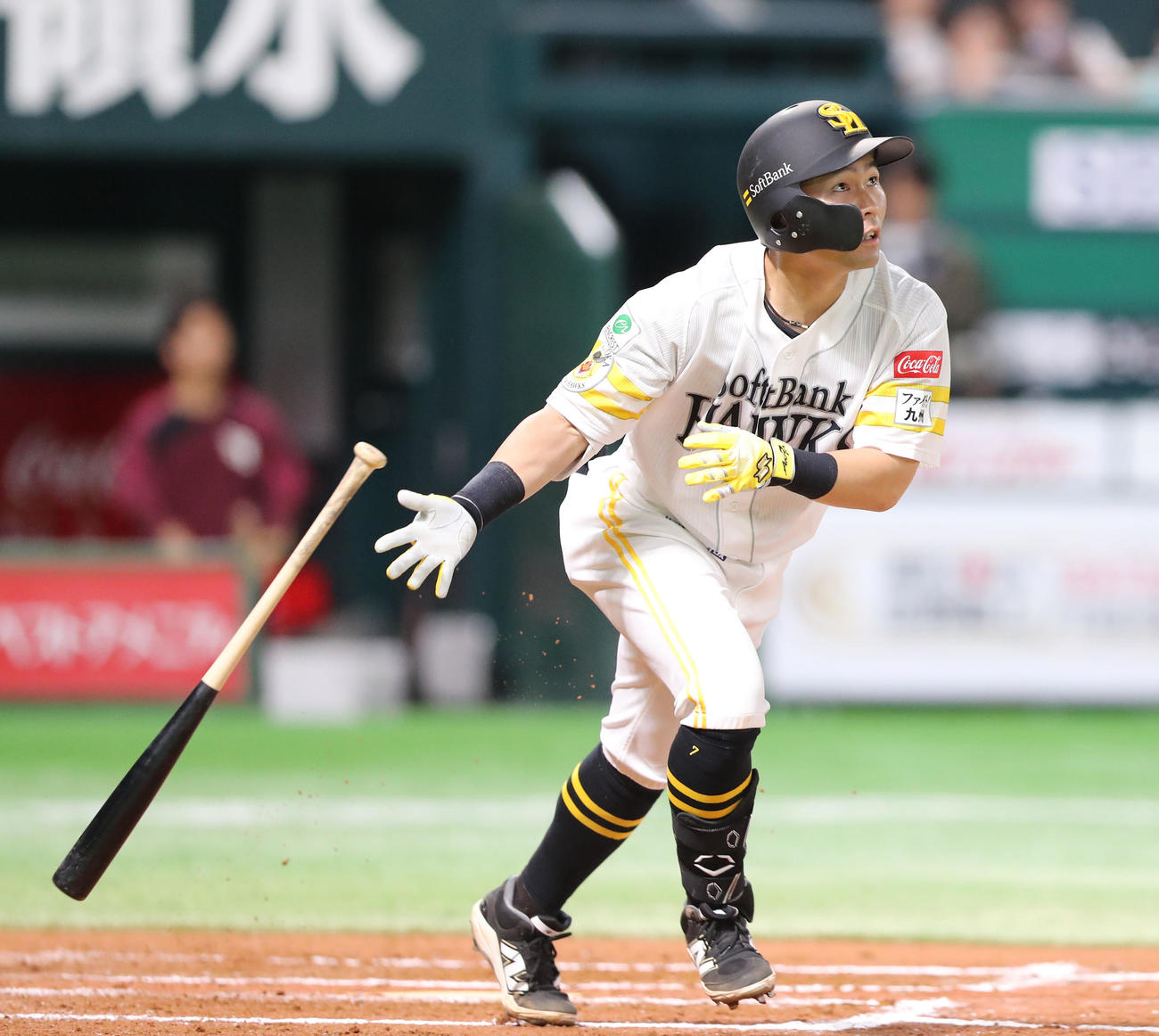 ソフトバンク対楽天　6回裏ソフトバンク2死一、二塁、中村は右越えに先制となる3点本塁打を放つ（撮影・梅根麻紀）