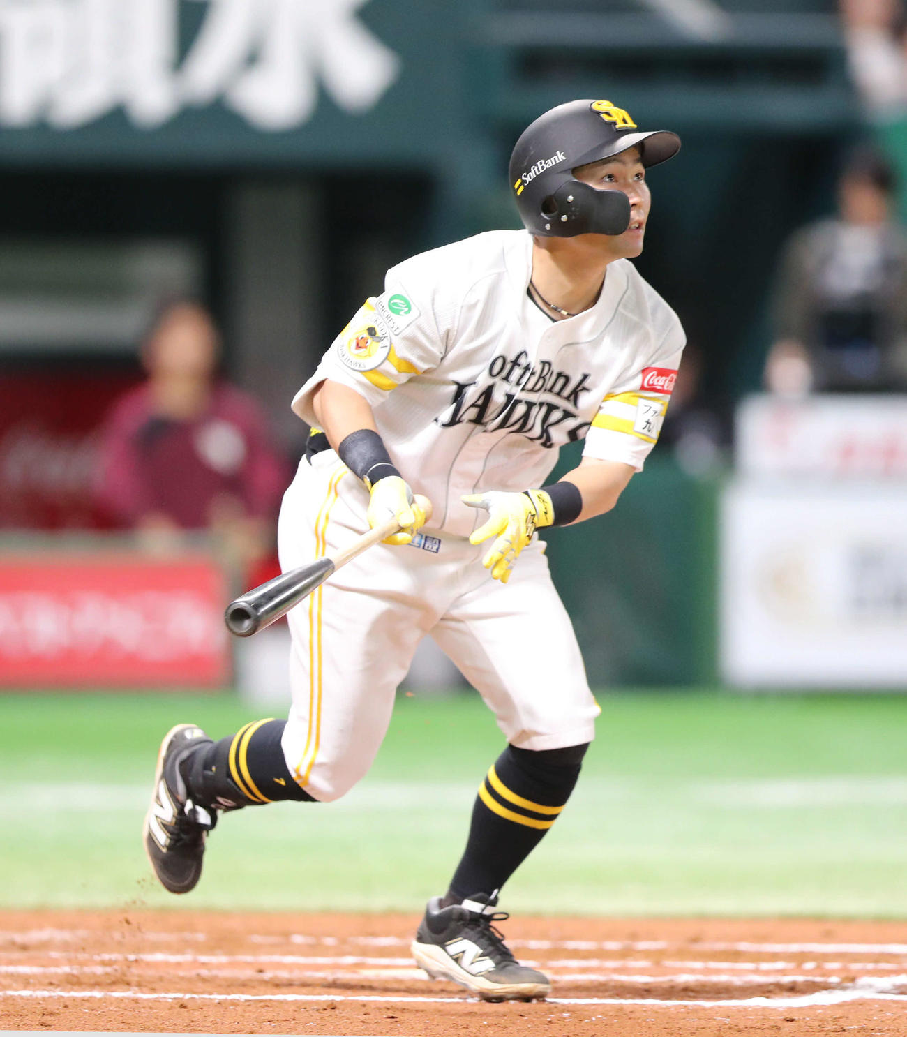 ソフトバンク対楽天　6回裏ソフトバンク2死一、二塁、中村は右越えに先制となる3点本塁打を放つ（撮影・梅根麻紀）