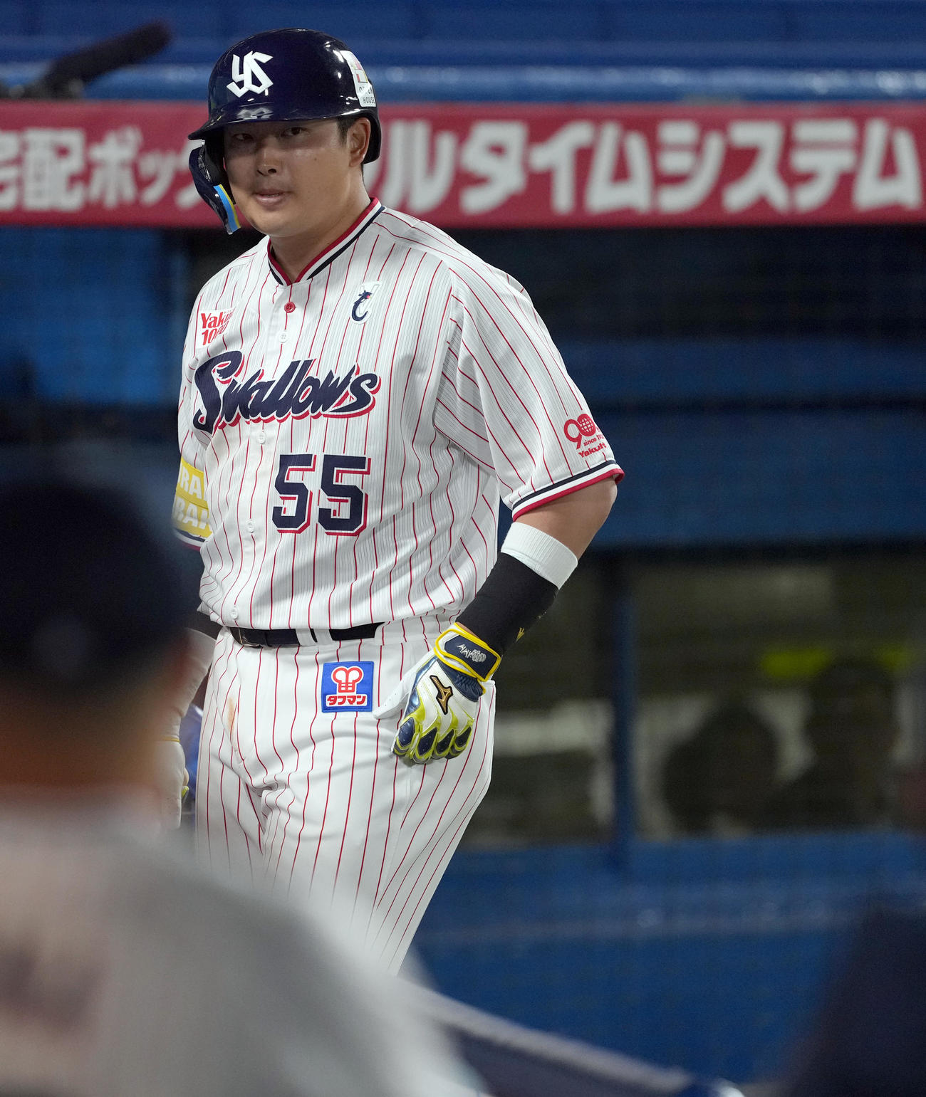 2025年4月17日ヤクルト対阪神　9回裏ヤクルト2死二塁、ベンチに下がる村上