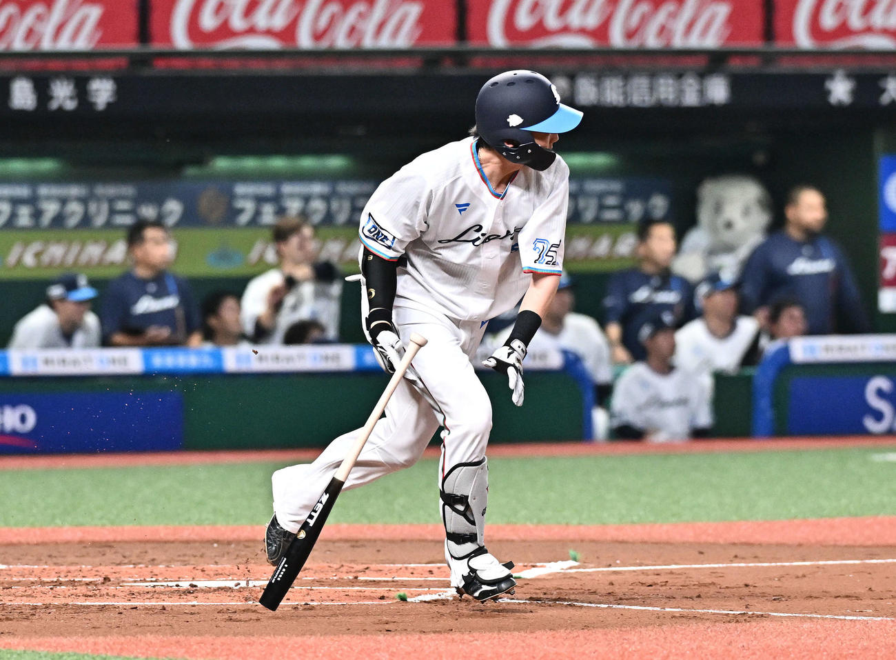 西武対ソフトバンク　1回表西武1死、魚雷バットを使い三ゴロに倒れる源田（撮影・滝沢徹郎）