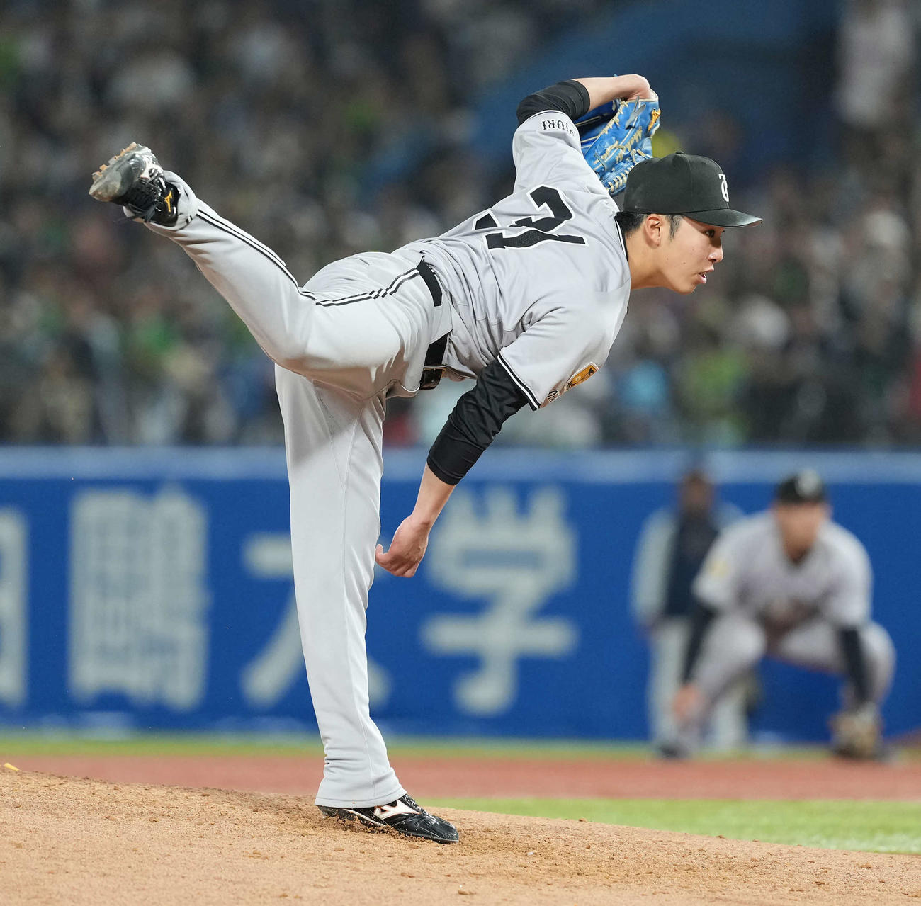 ヤクルト対巨人　力投する巨人先発の赤星（撮影・たえ見朱実）