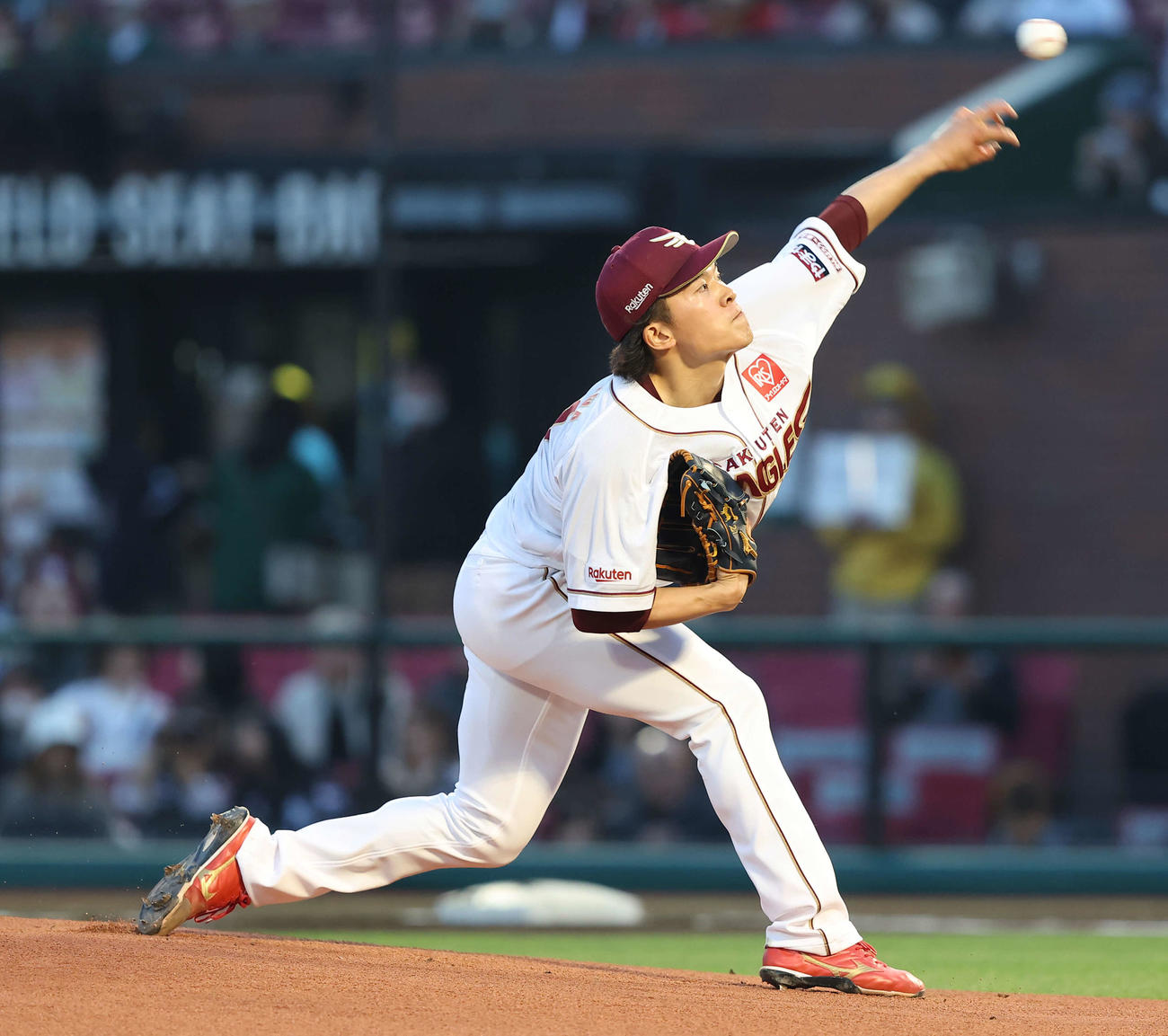 楽天対ロッテ　先発登板する楽天早川（撮影・河田真司）