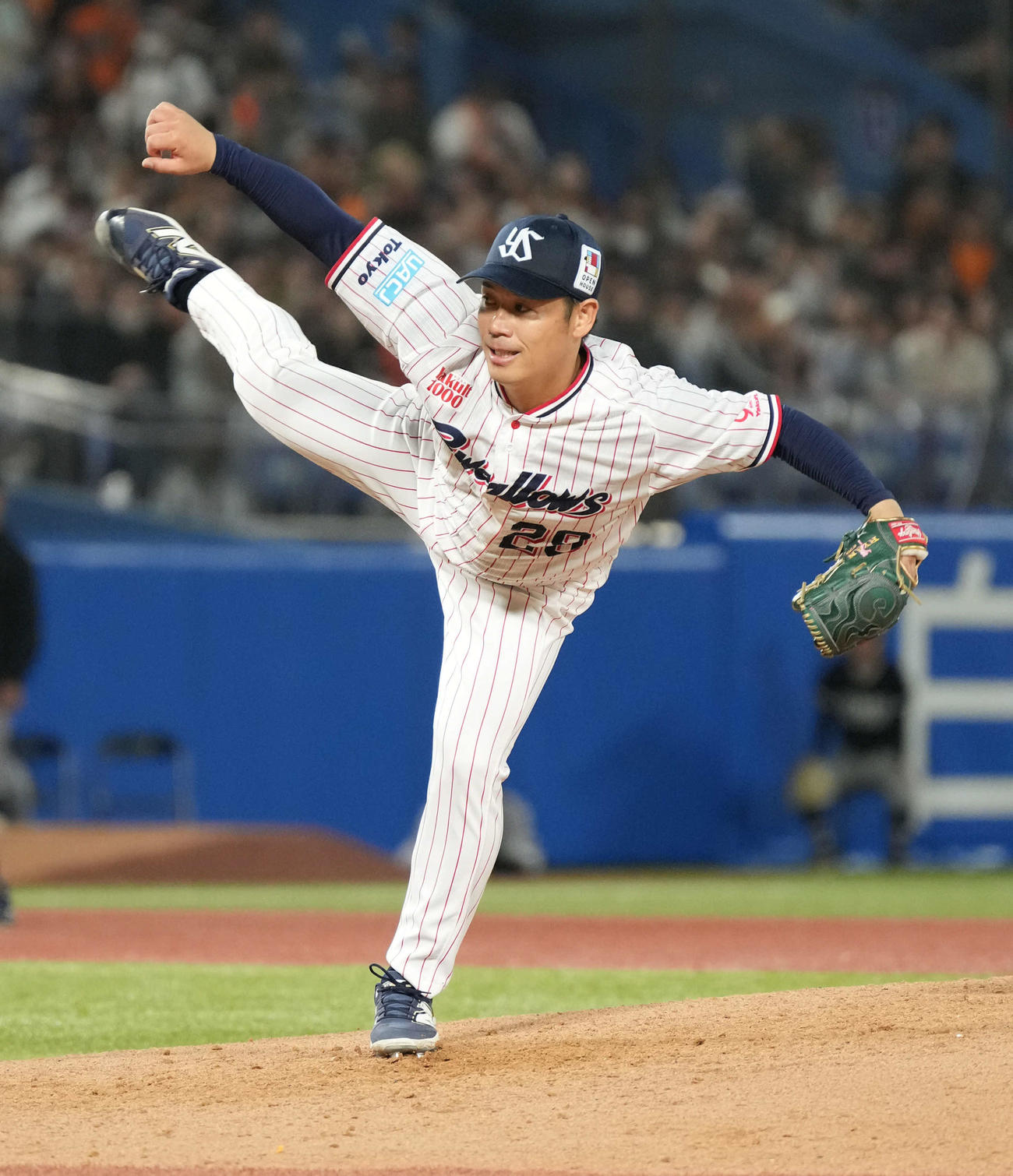 ヤクルト対巨人　ヤクルト先発の小川（撮影・小沢裕）