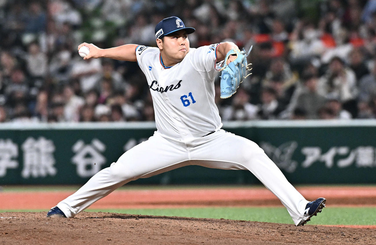 西武対ソフトバンク　9回表から西武2番手で登板し試合を締めた平良（撮影・滝沢徹郎）