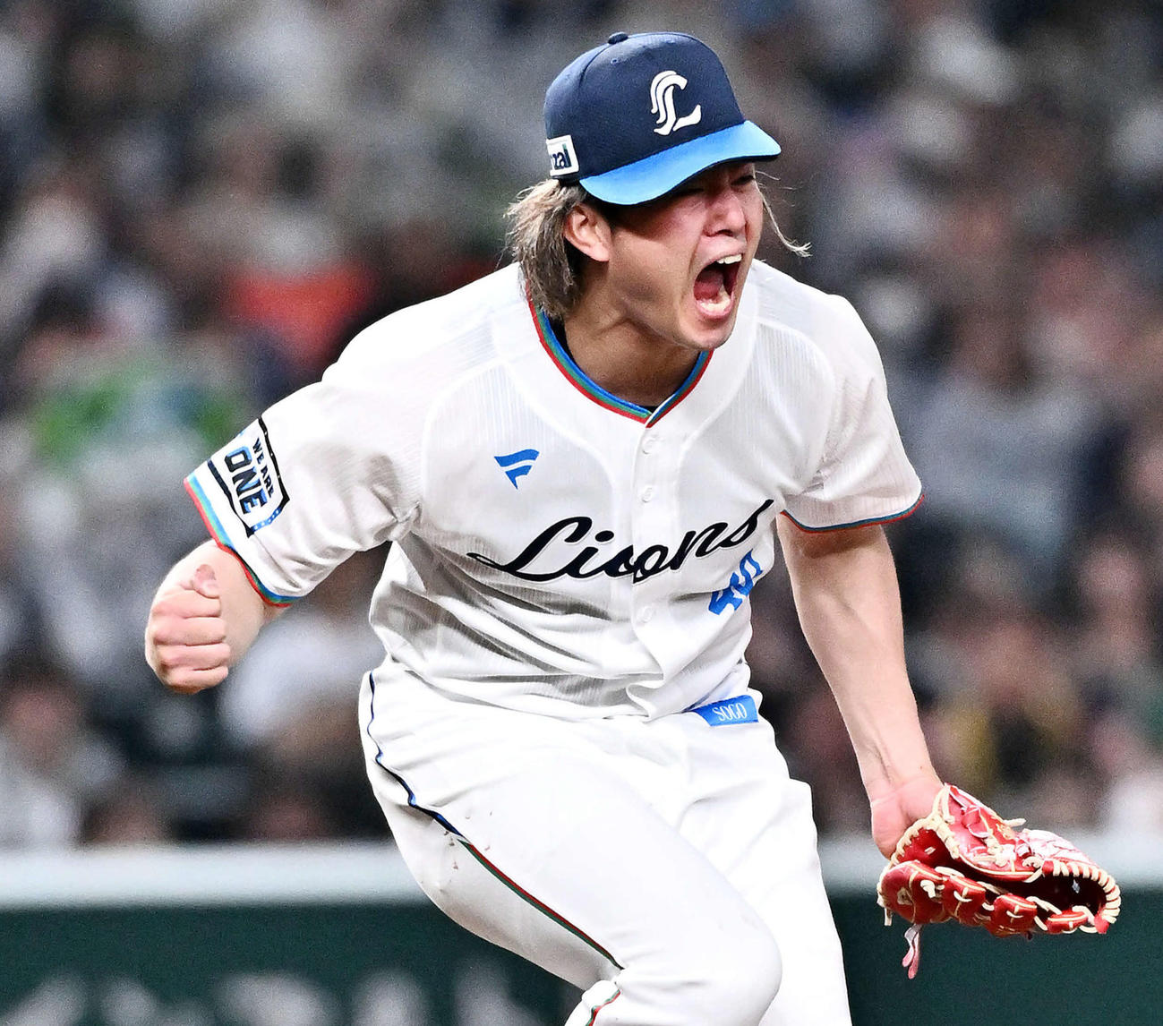 西武対ソフトバンク　8回表ソフトバンク2死、代打嶺井を見逃し三振に仕留め雄たけびを上げる今井（撮影・滝沢徹郎）