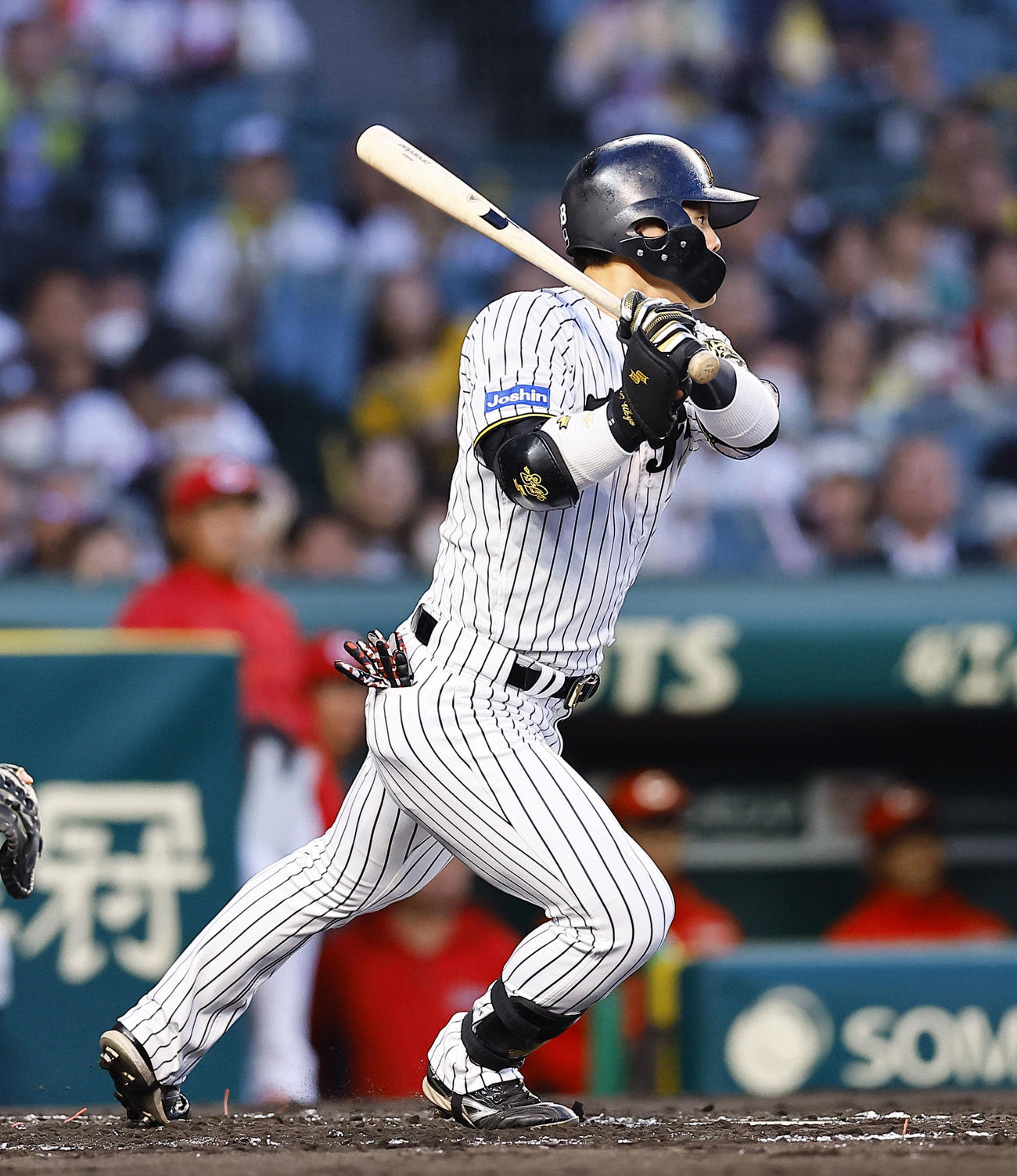 阪神対広島　1回裏阪神2死満塁、前川は左前に先制2点適時打を放つ（撮影・藤尾明華）