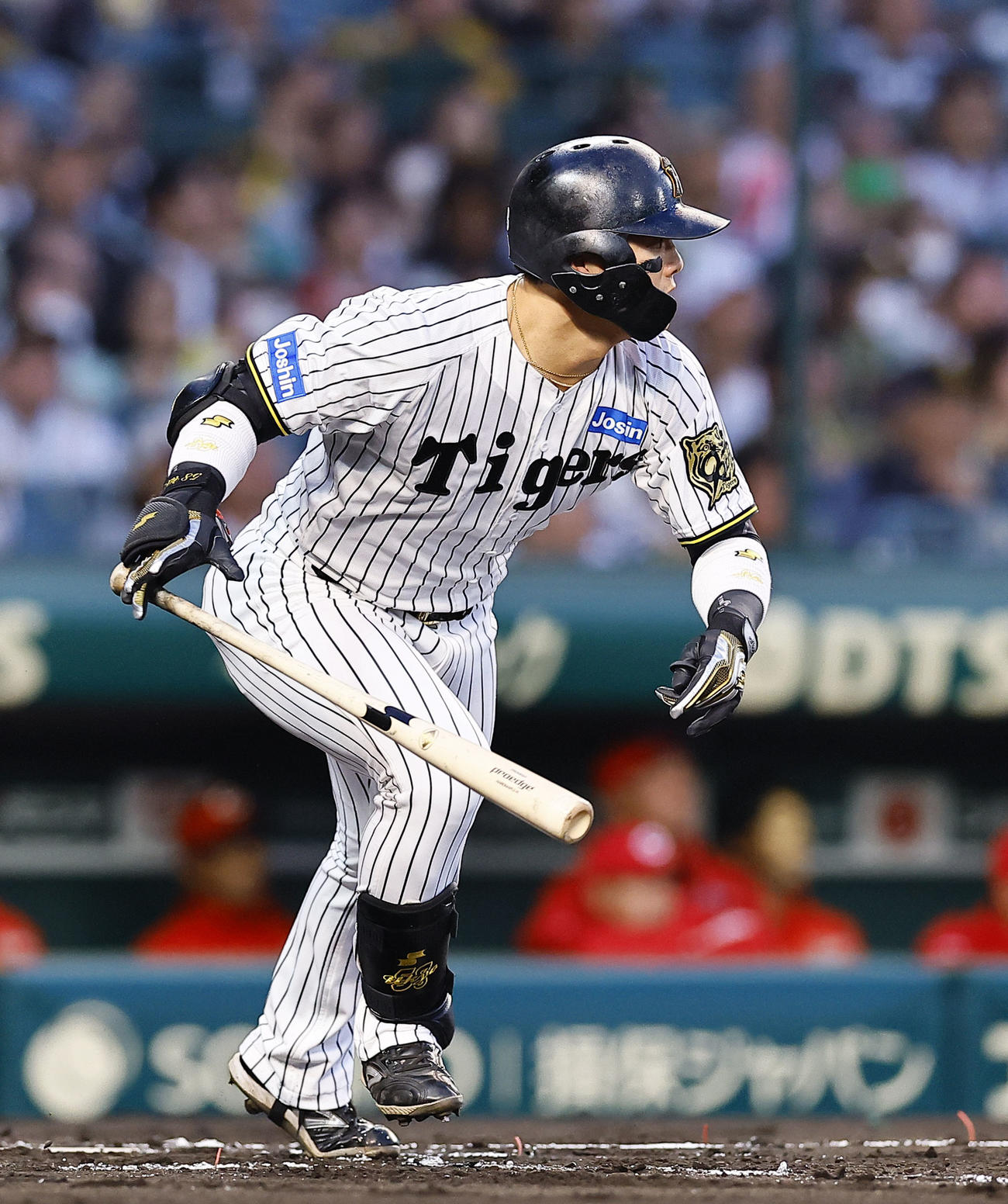 阪神対広島　1回裏阪神2死満塁、前川は左前に先制2点適時打を放つ（撮影・藤尾明華）
