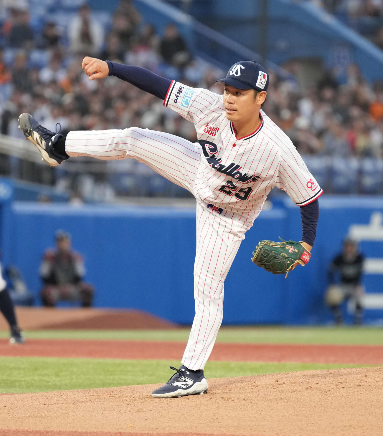 ヤクルト対巨人　ヤクルト先発の小川（撮影・小沢裕）
